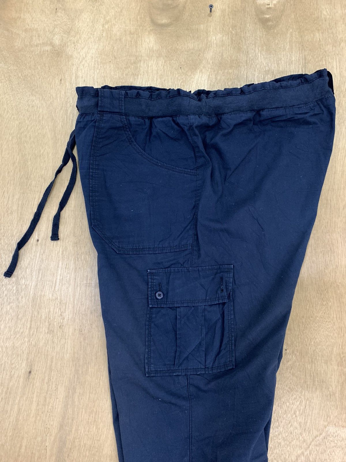 Japanese Brand × Uniqlo UNIQLO Vtg Elastic Waist Multipocket Crop Cargo Jogger Pant Size US 34 / EU 50 - 17 Thumbnail