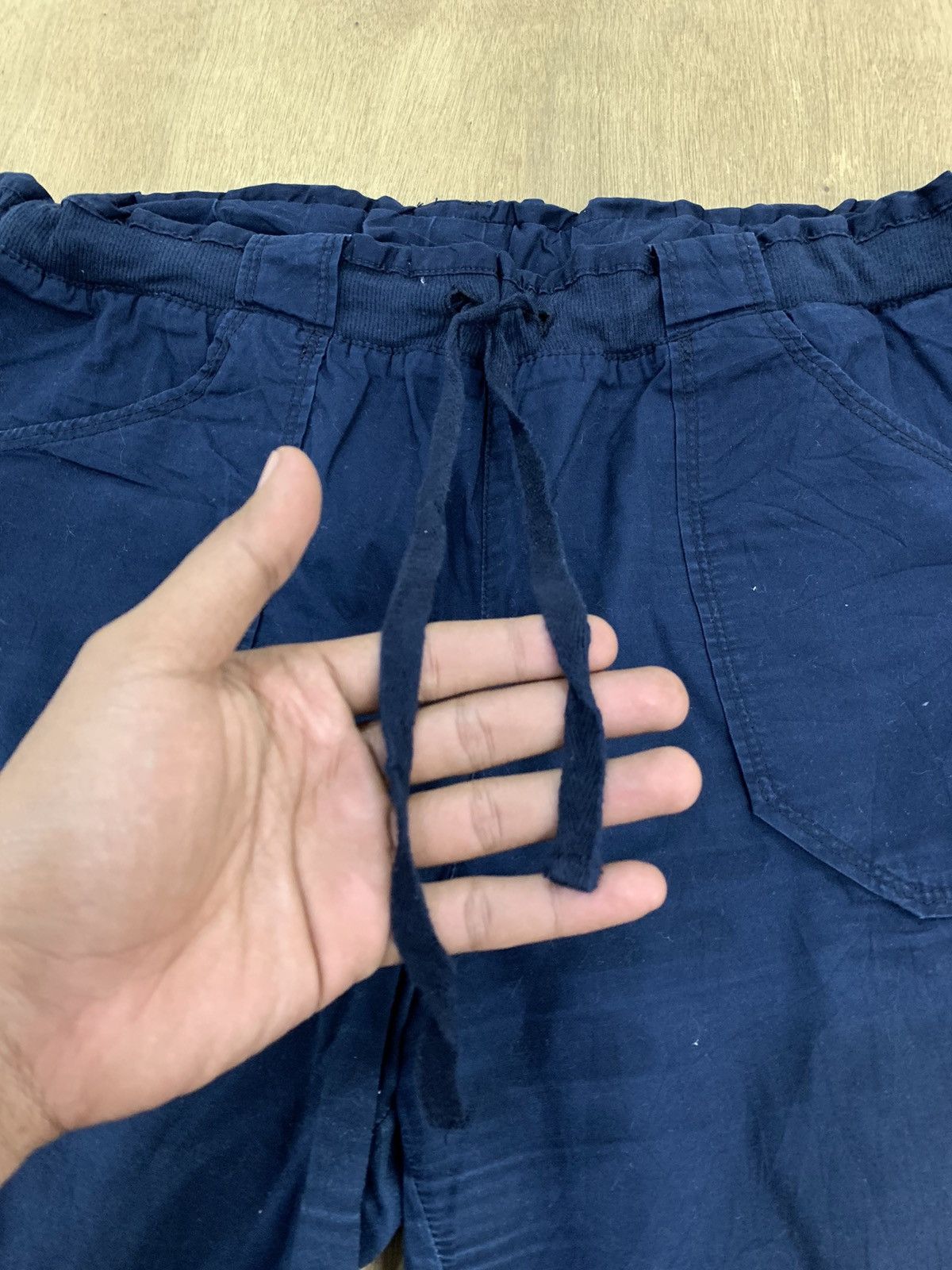 Japanese Brand × Uniqlo UNIQLO Vtg Elastic Waist Multipocket Crop Cargo Jogger Pant Size US 34 / EU 50 - 9 Thumbnail