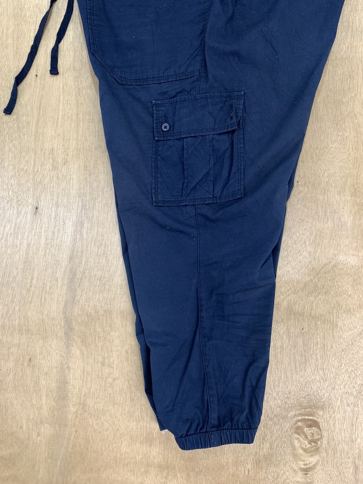 Japanese Brand × Uniqlo UNIQLO Vtg Elastic Waist Multipocket Crop Cargo Jogger Pant Size US 34 / EU 50 - 18 Thumbnail