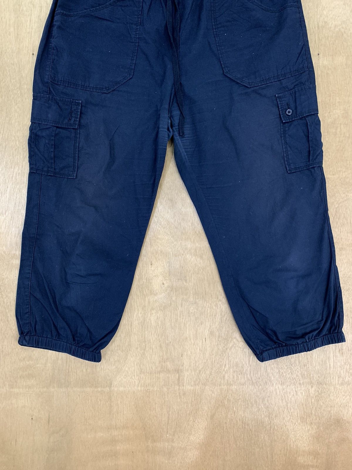Japanese Brand × Uniqlo UNIQLO Vtg Elastic Waist Multipocket Crop Cargo Jogger Pant Size US 34 / EU 50 - 6 Thumbnail