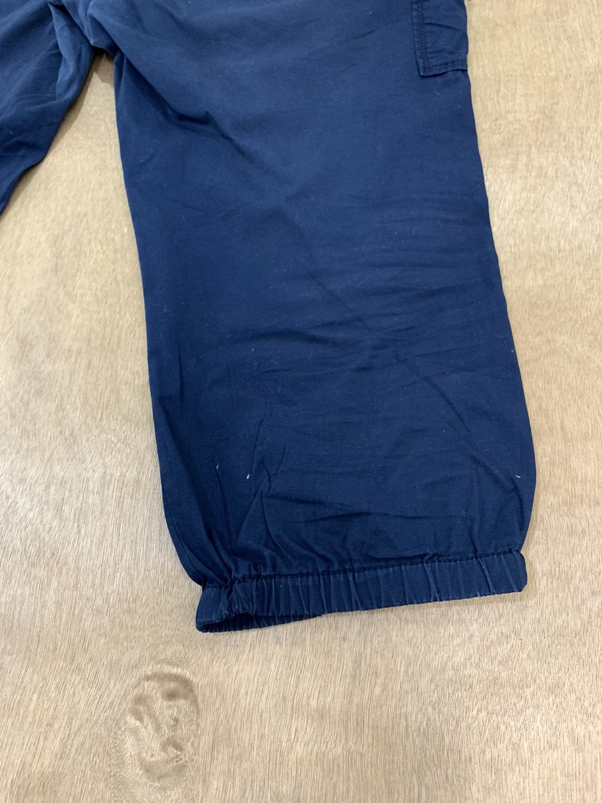 Japanese Brand × Uniqlo UNIQLO Vtg Elastic Waist Multipocket Crop Cargo Jogger Pant Size US 34 / EU 50 - 15 Thumbnail