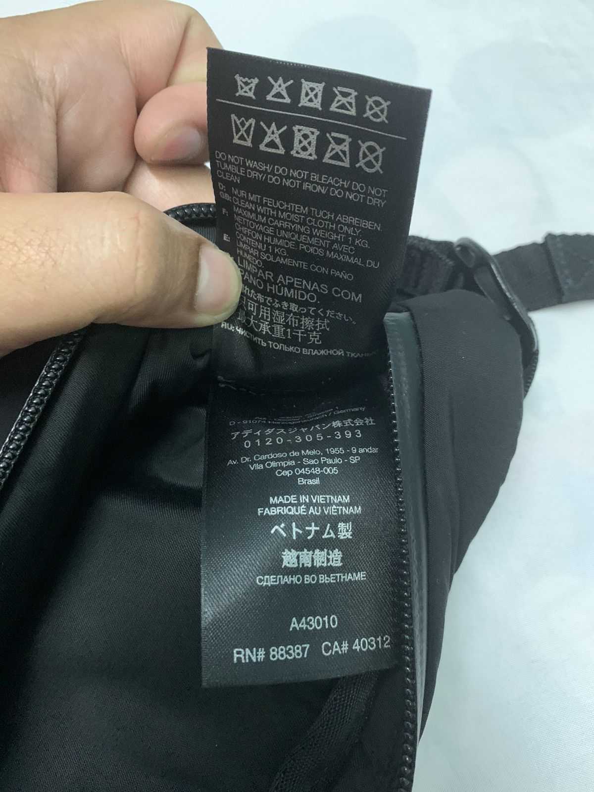 Adidas 🇯🇵 ADIDAS Y-3 SLING / WAIST BAG - BLACK Size ONE SIZE - 8 Thumbnail
