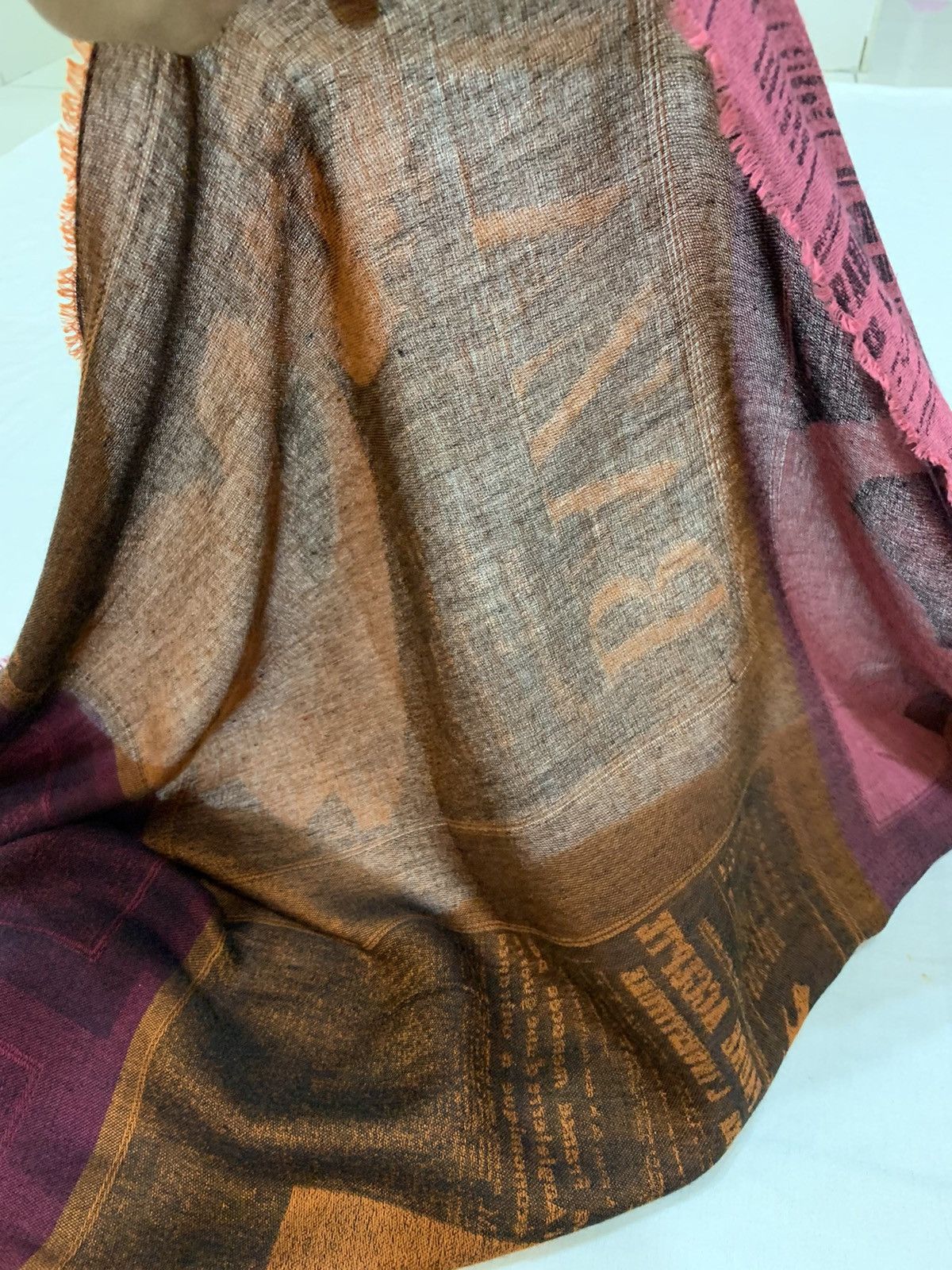 Other HARPERS BAZAAR VOGUE LE MONDE COVER PRINTING CASHMERE SCARF Size ONE SIZE - 8 Thumbnail