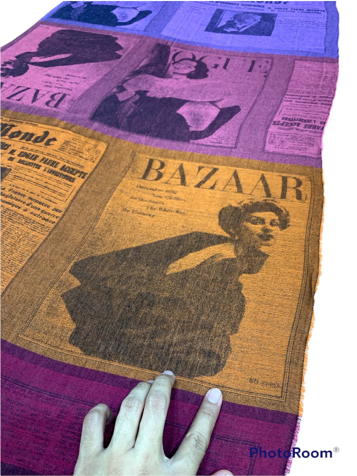 Other HARPERS BAZAAR VOGUE LE MONDE COVER PRINTING CASHMERE SCARF Size ONE SIZE - 3 Thumbnail