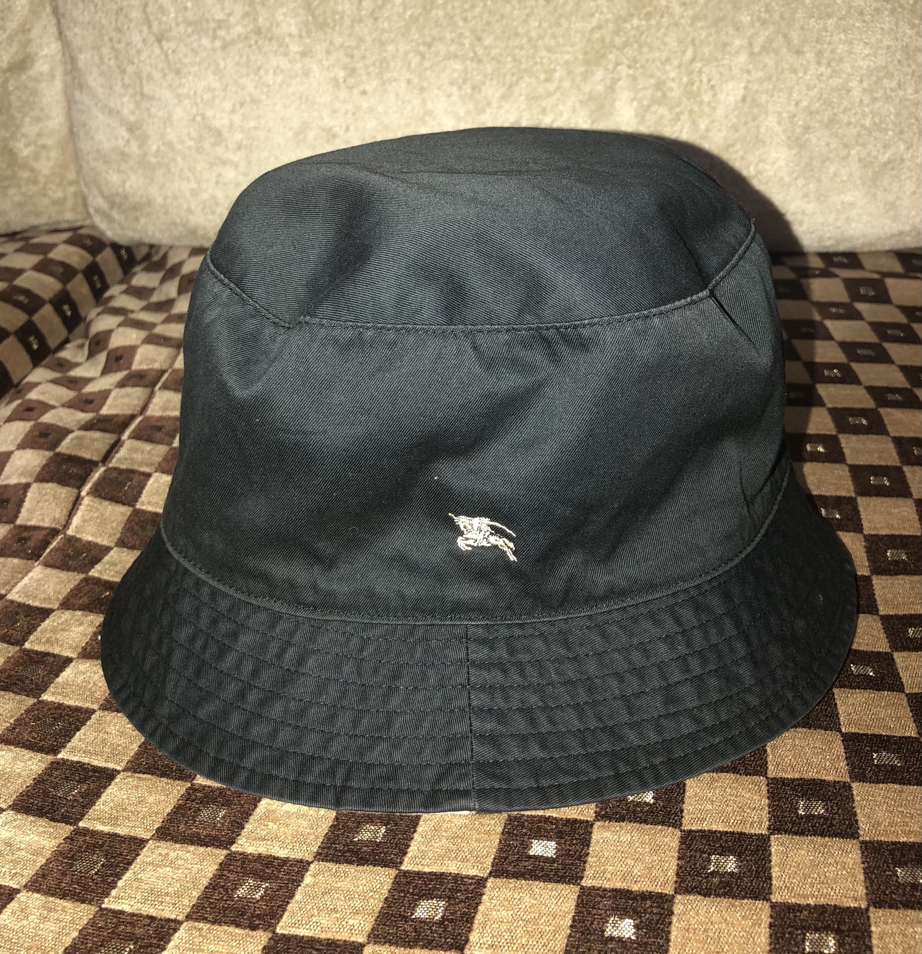 Burberry REVERSIBLE NOVA CHECK SMALL LOGO BUCKET HAT Size ONE SIZE - 2 Thumbnail