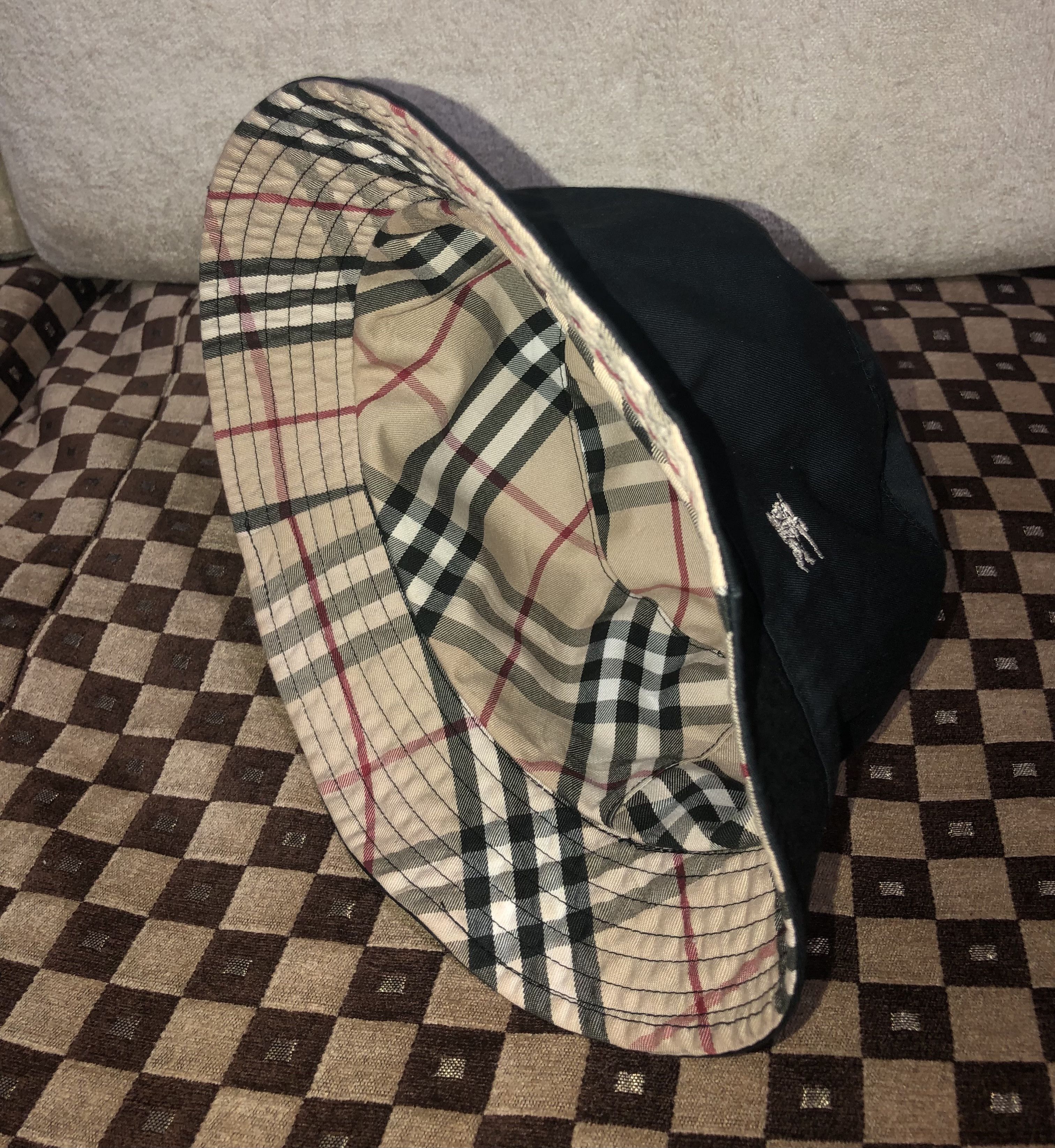 Burberry REVERSIBLE NOVA CHECK SMALL LOGO BUCKET HAT Size ONE SIZE - 5 Thumbnail