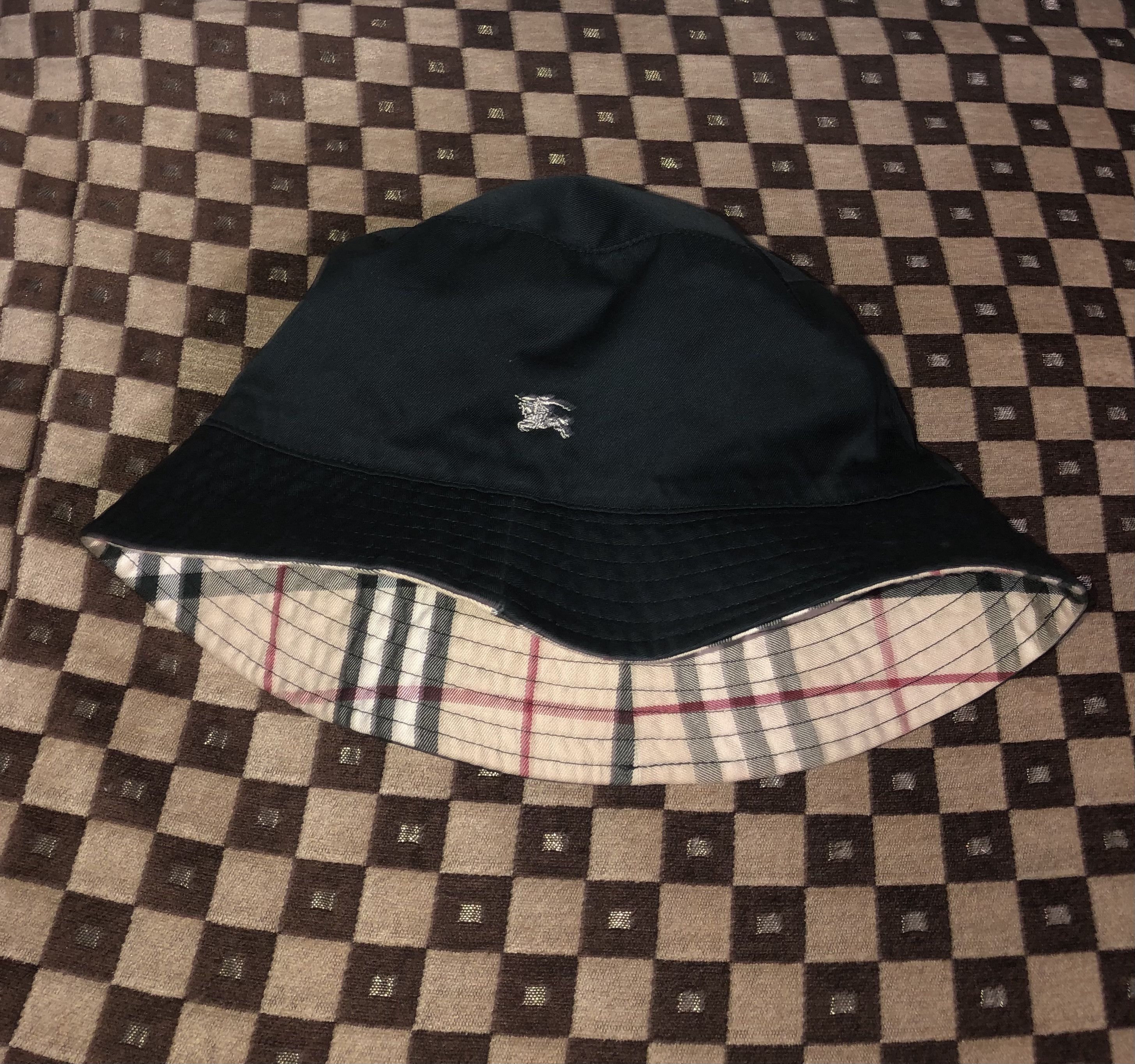 Burberry REVERSIBLE NOVA CHECK SMALL LOGO BUCKET HAT Size ONE SIZE - 6 Thumbnail