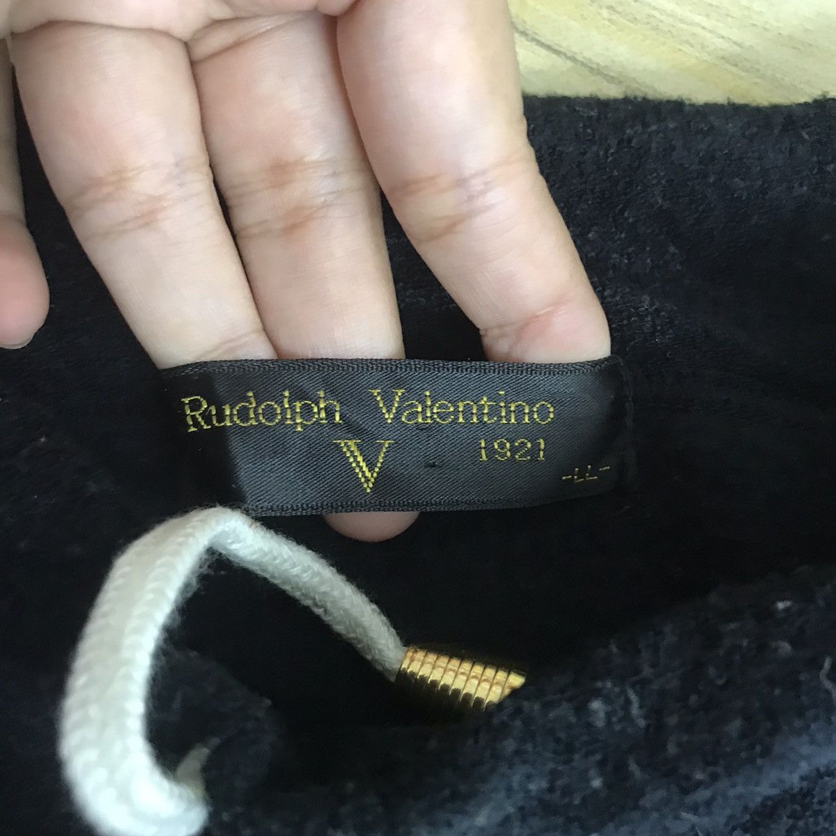 Vintage Vintage RUDOLPH VALENTINO V 1921 Sportswear Sweatshirt Size US L / EU 52-54 / 3 - 4 Thumbnail