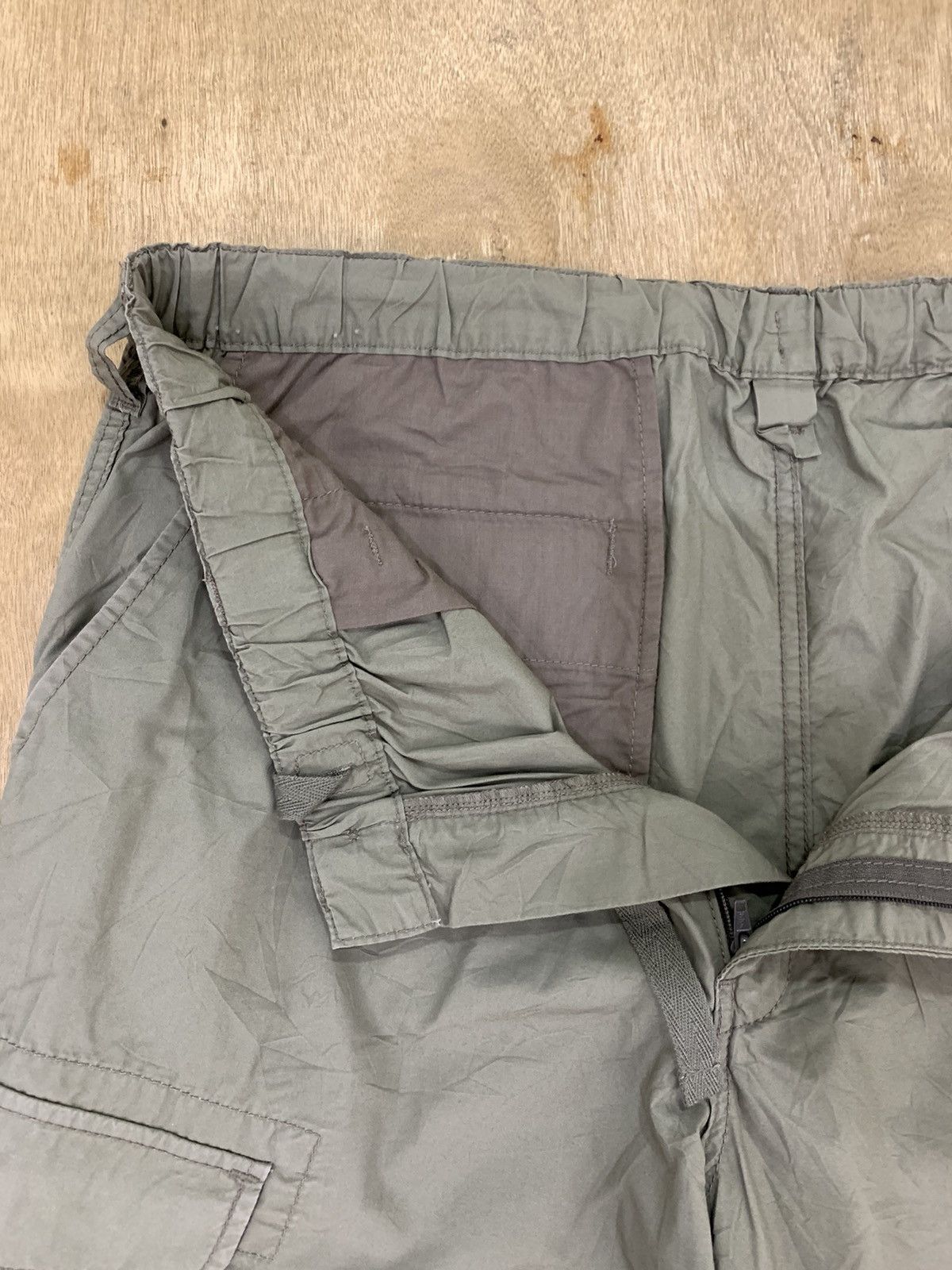 Japanese Brand × Uniqlo UNIQLO Bondage Parachute Multipocket Cargo Crop Short Pant Size US 36 / EU 52 - 16 Thumbnail