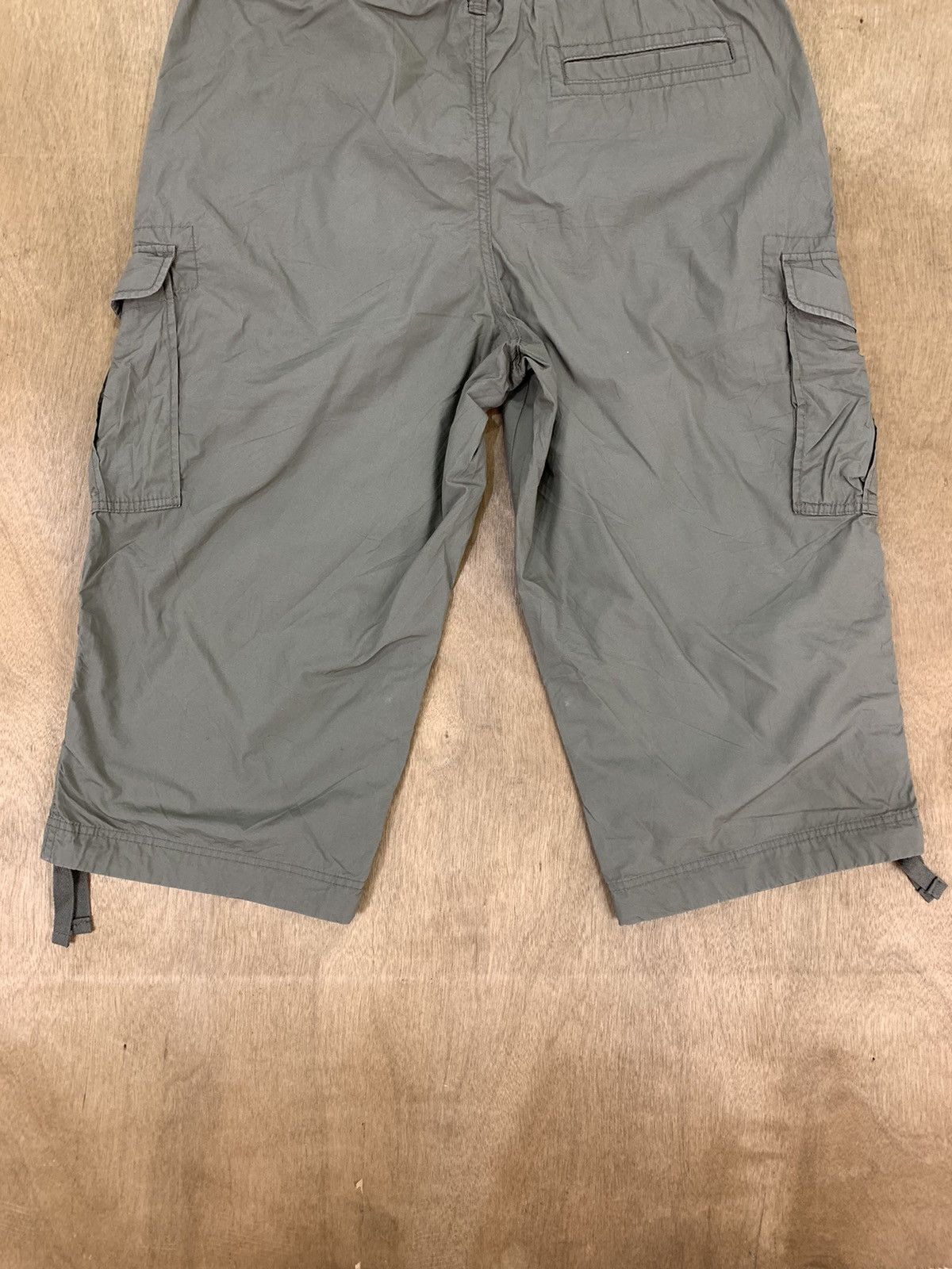 Japanese Brand × Uniqlo UNIQLO Bondage Parachute Multipocket Cargo Crop Short Pant Size US 36 / EU 52 - 12 Thumbnail