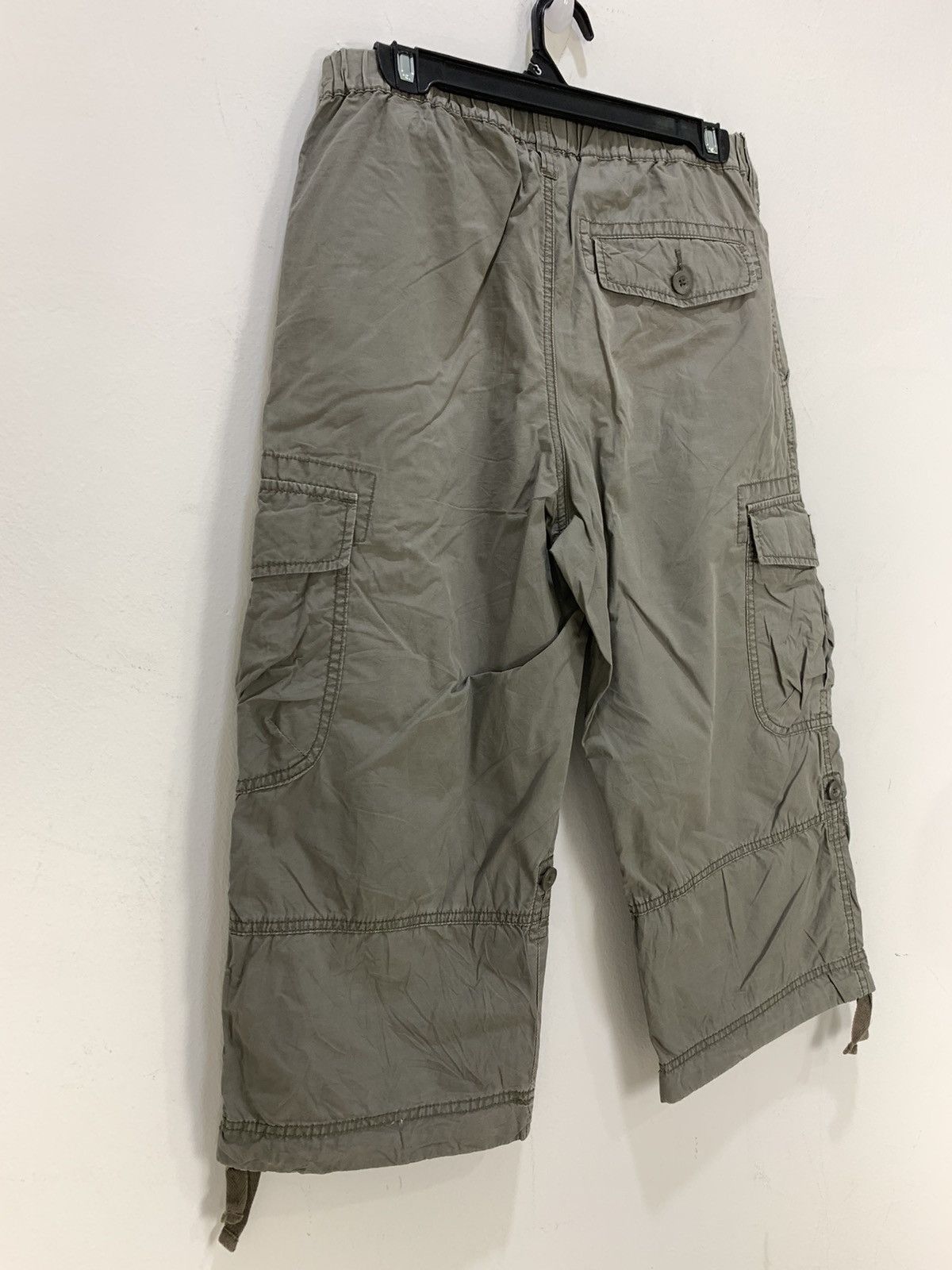 Japanese Brand × Uniqlo UNIQLO Bondage Parachute Multipocket Cargo Crop Short Pant Size US 29 - 15 Thumbnail