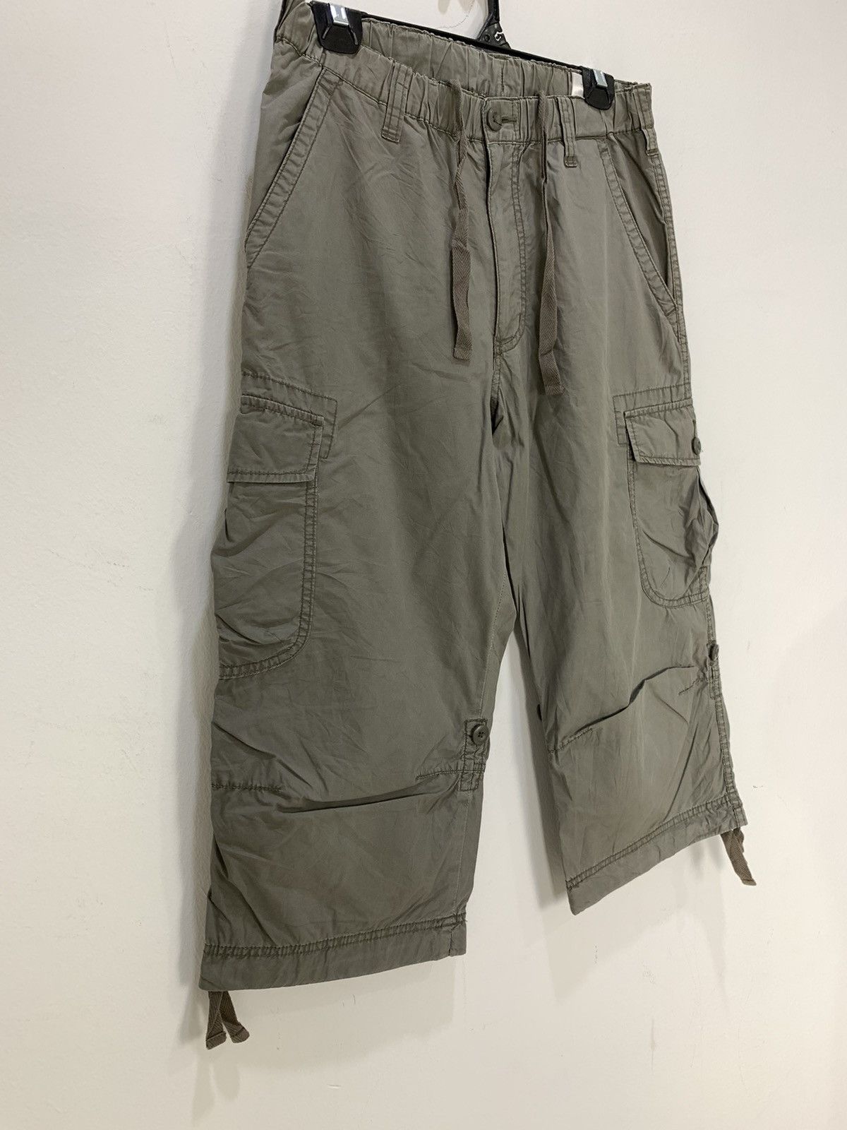 Japanese Brand × Uniqlo UNIQLO Bondage Parachute Multipocket Cargo Crop Short Pant Size US 29 - 8 Thumbnail