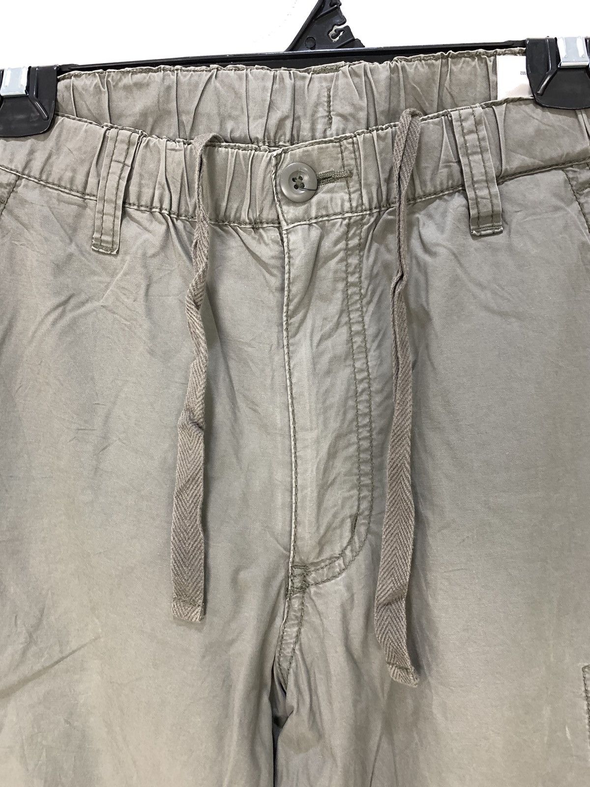 Japanese Brand × Uniqlo UNIQLO Bondage Parachute Multipocket Cargo Crop Short Pant Size US 29 - 10 Thumbnail