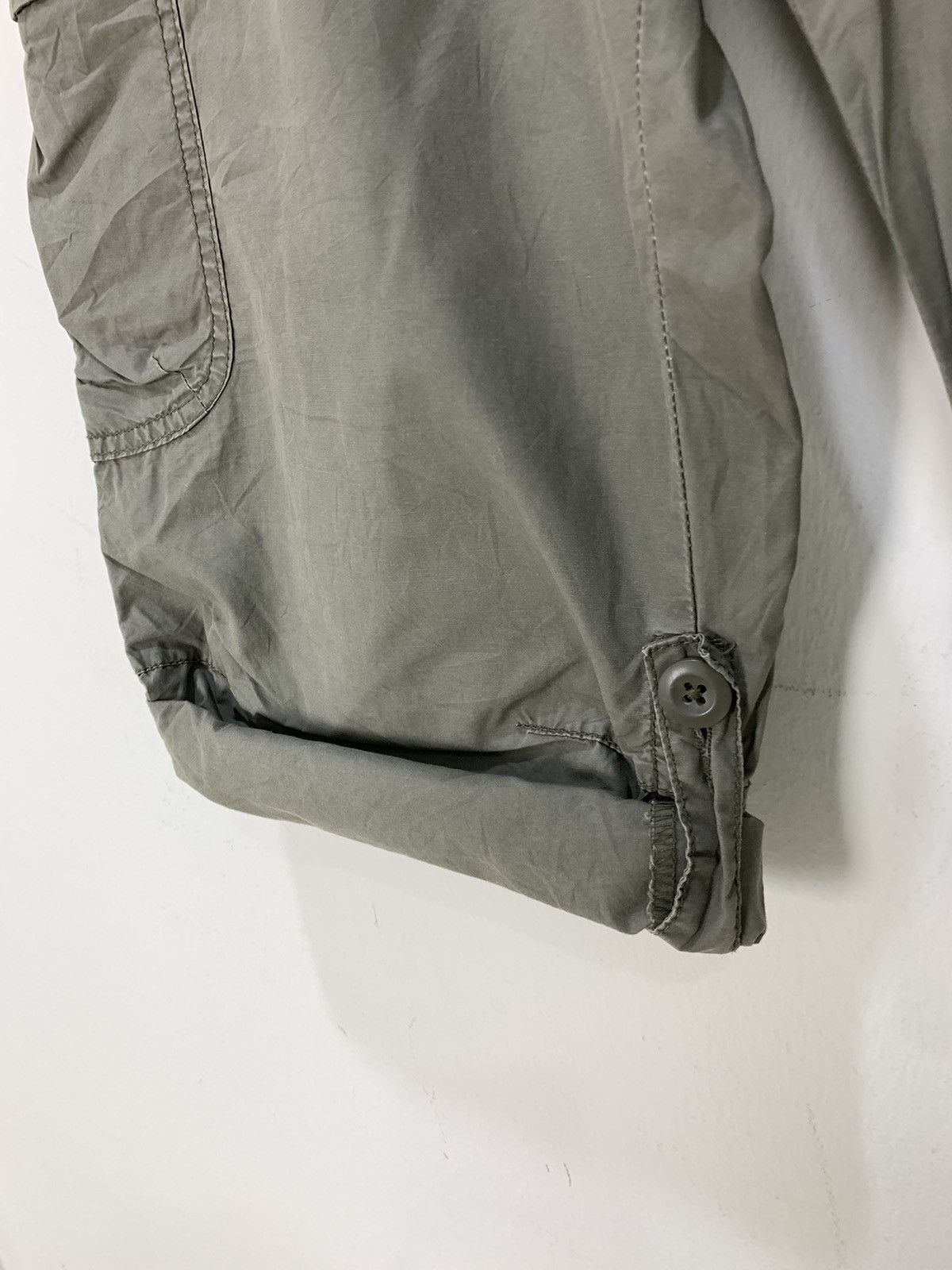 Japanese Brand × Uniqlo UNIQLO Bondage Parachute Multipocket Cargo Crop Short Pant Size US 29 - 24 Thumbnail
