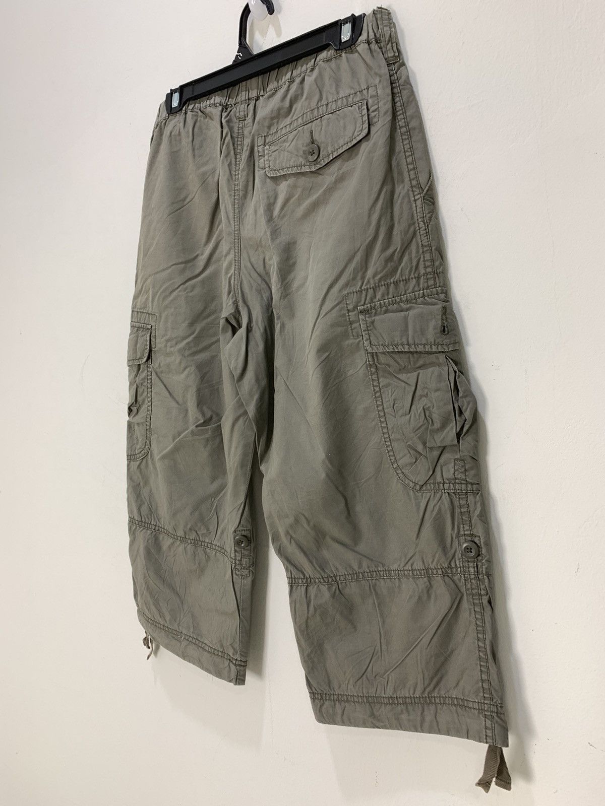 Japanese Brand × Uniqlo UNIQLO Bondage Parachute Multipocket Cargo Crop Short Pant Size US 29 - 16 Thumbnail