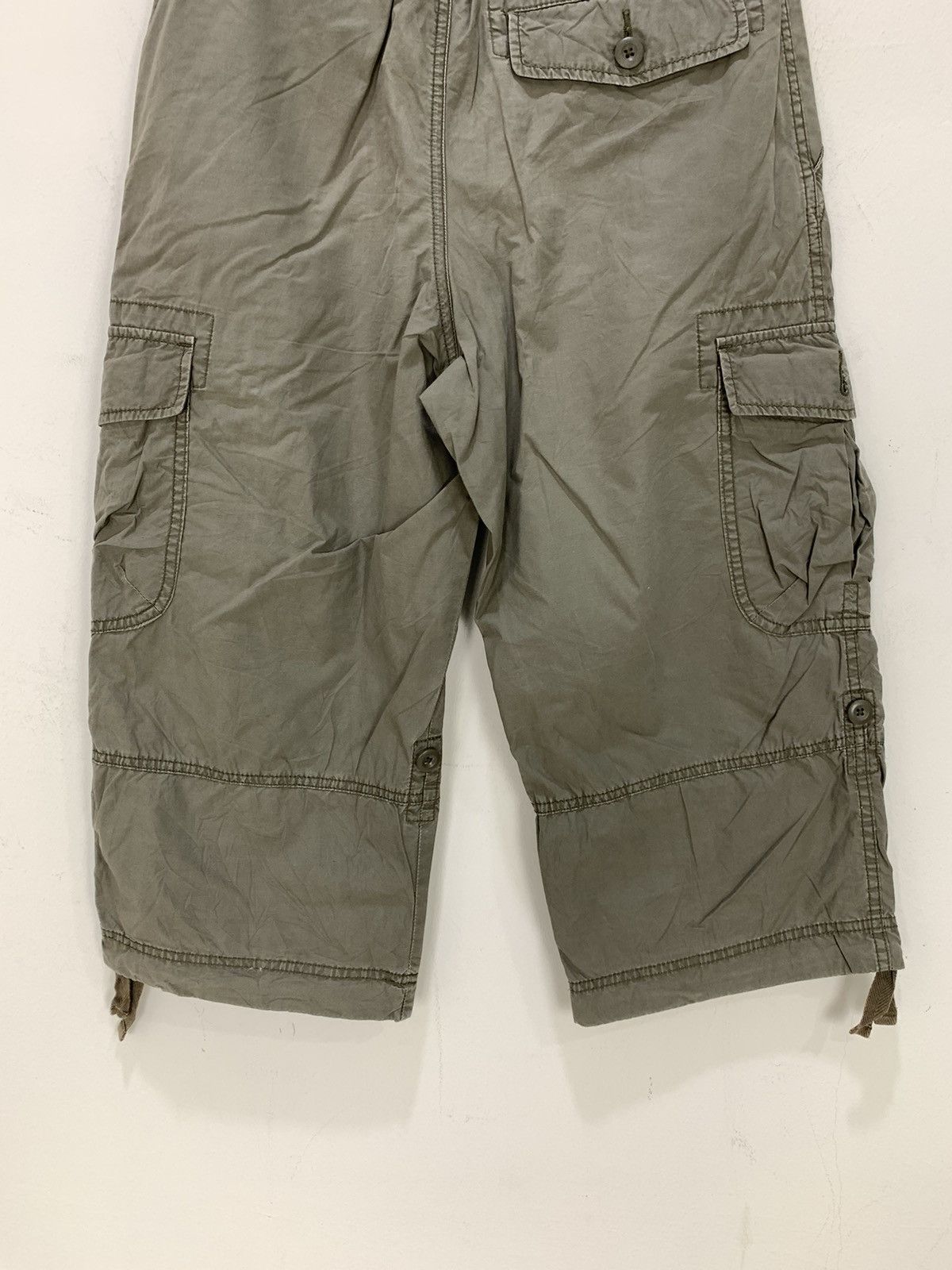 Japanese Brand × Uniqlo UNIQLO Bondage Parachute Multipocket Cargo Crop Short Pant Size US 29 - 14 Thumbnail