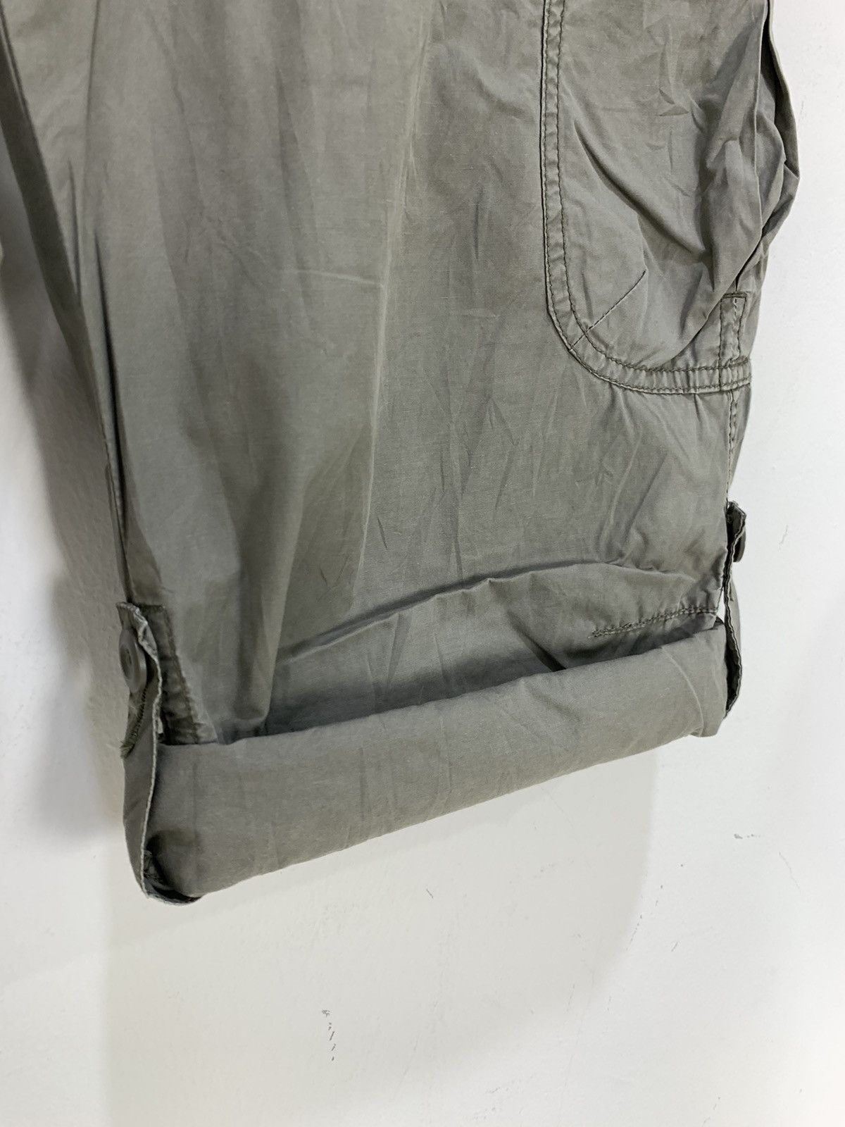 Japanese Brand × Uniqlo UNIQLO Bondage Parachute Multipocket Cargo Crop Short Pant Size US 29 - 25 Thumbnail