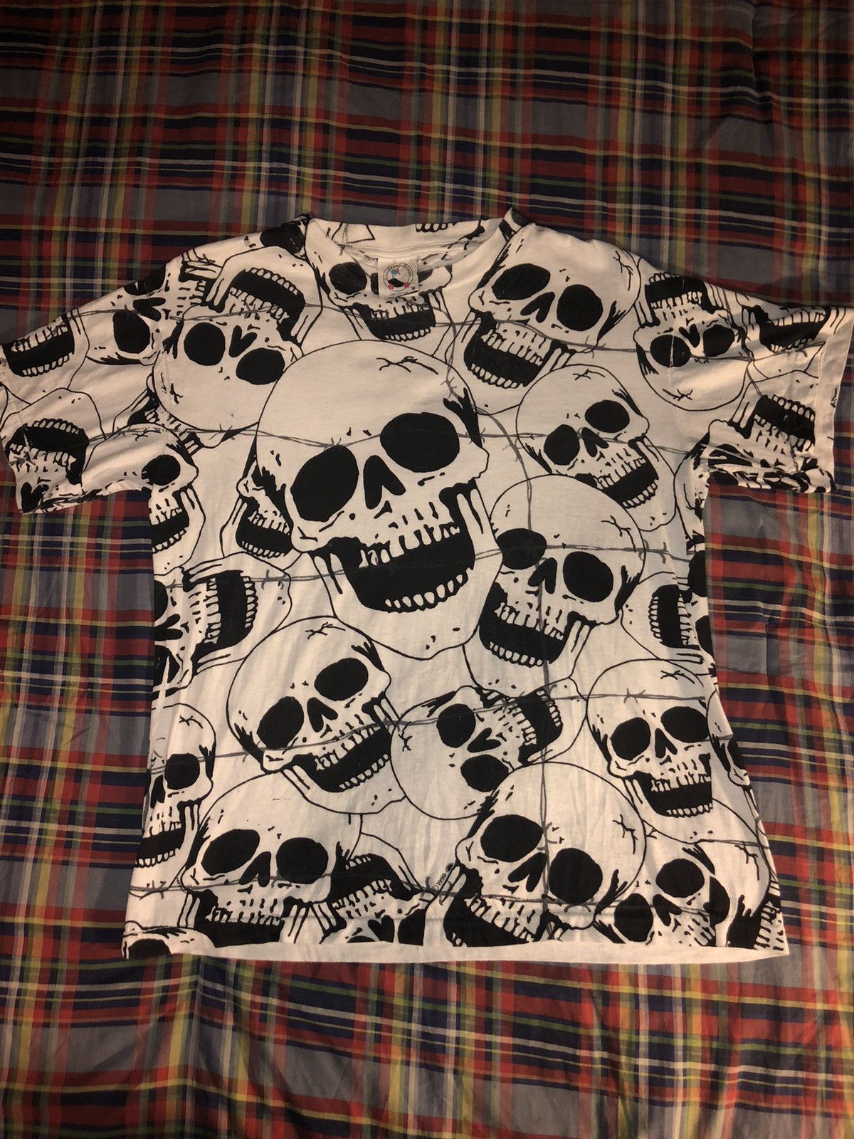 Band Tees Vintage Skulls and Barbed Wire All Over Print Single Stitch Size US M / EU 48-50 / 2 - 1 Thumbnail