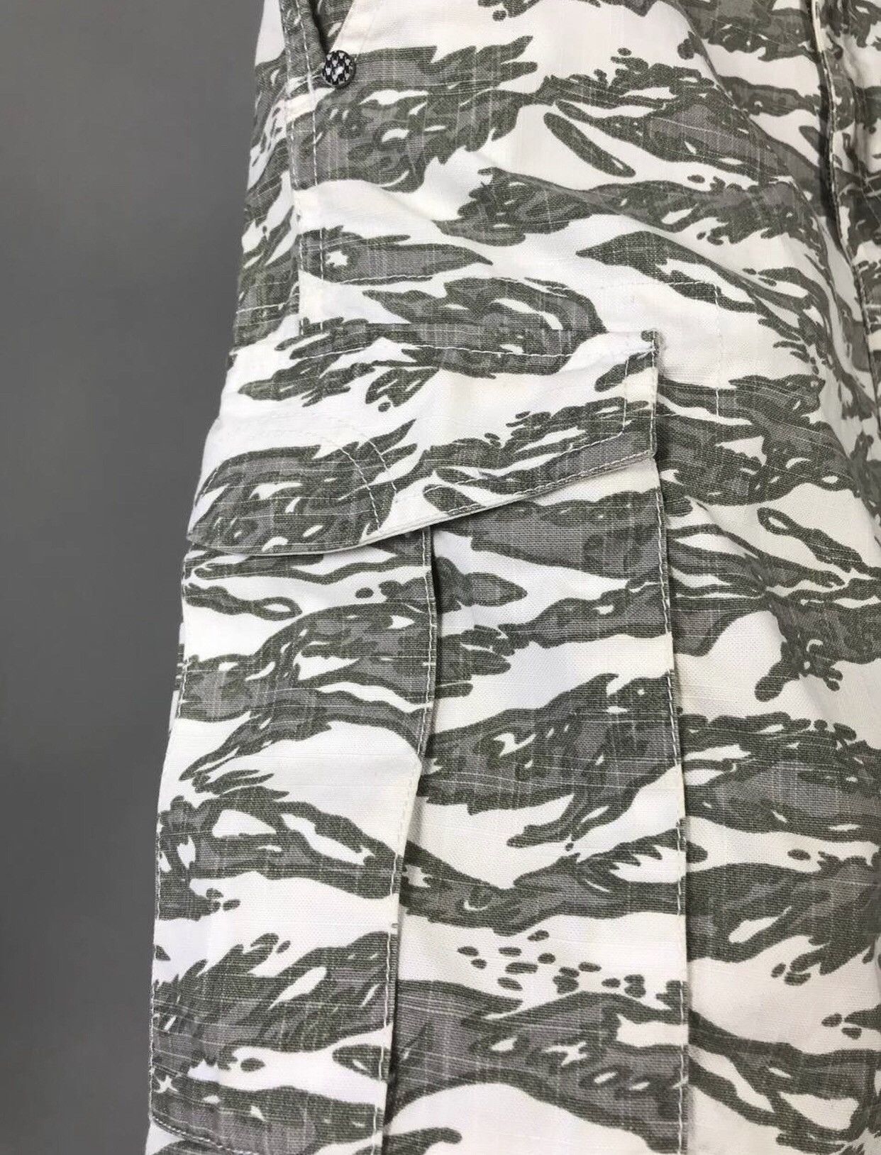 Nike Nike swoosh streetwear cargo vintage 10R shorts Size US 32 / EU 48 - 11 Thumbnail