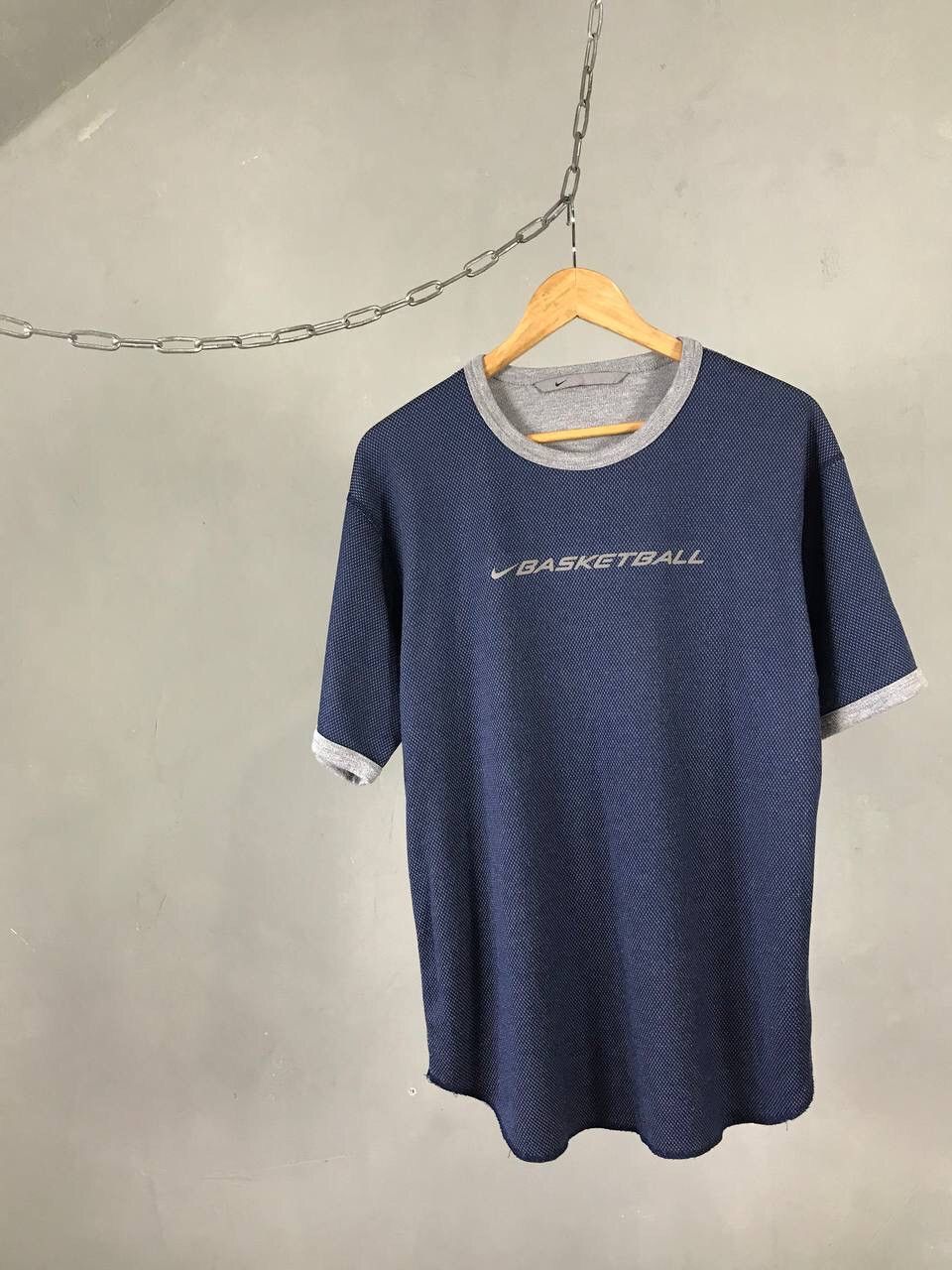 Nike × Vintage Nike basketball swoosh vintage streetwear tee Size US L / EU 52-54 / 3 - 1 Thumbnail