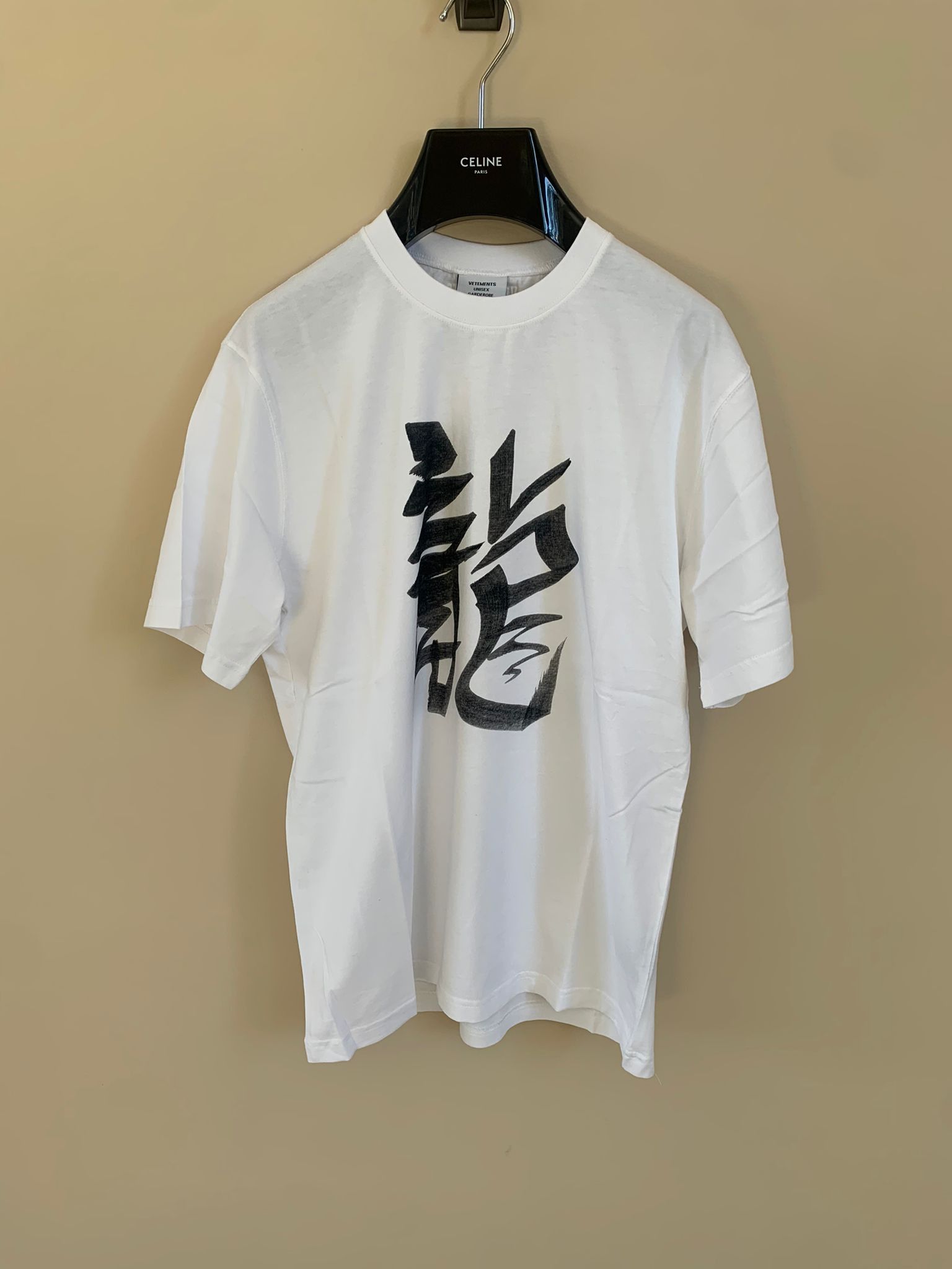 Vetements “DRAGON” Tee in White Size US XS / EU 42 / 0 - 2 Thumbnail