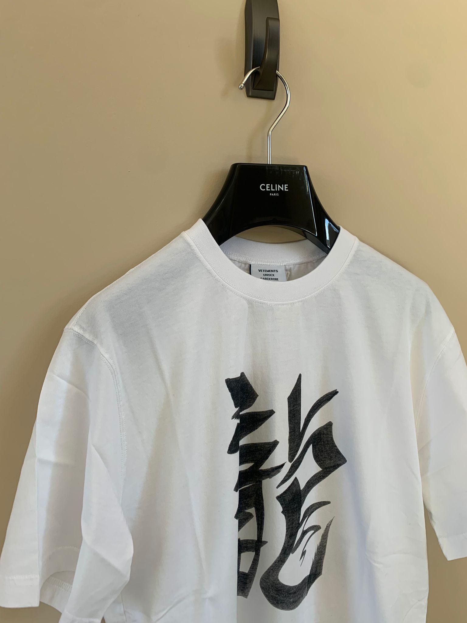 Vetements “DRAGON” Tee in White Size US XS / EU 42 / 0 - 4 Thumbnail