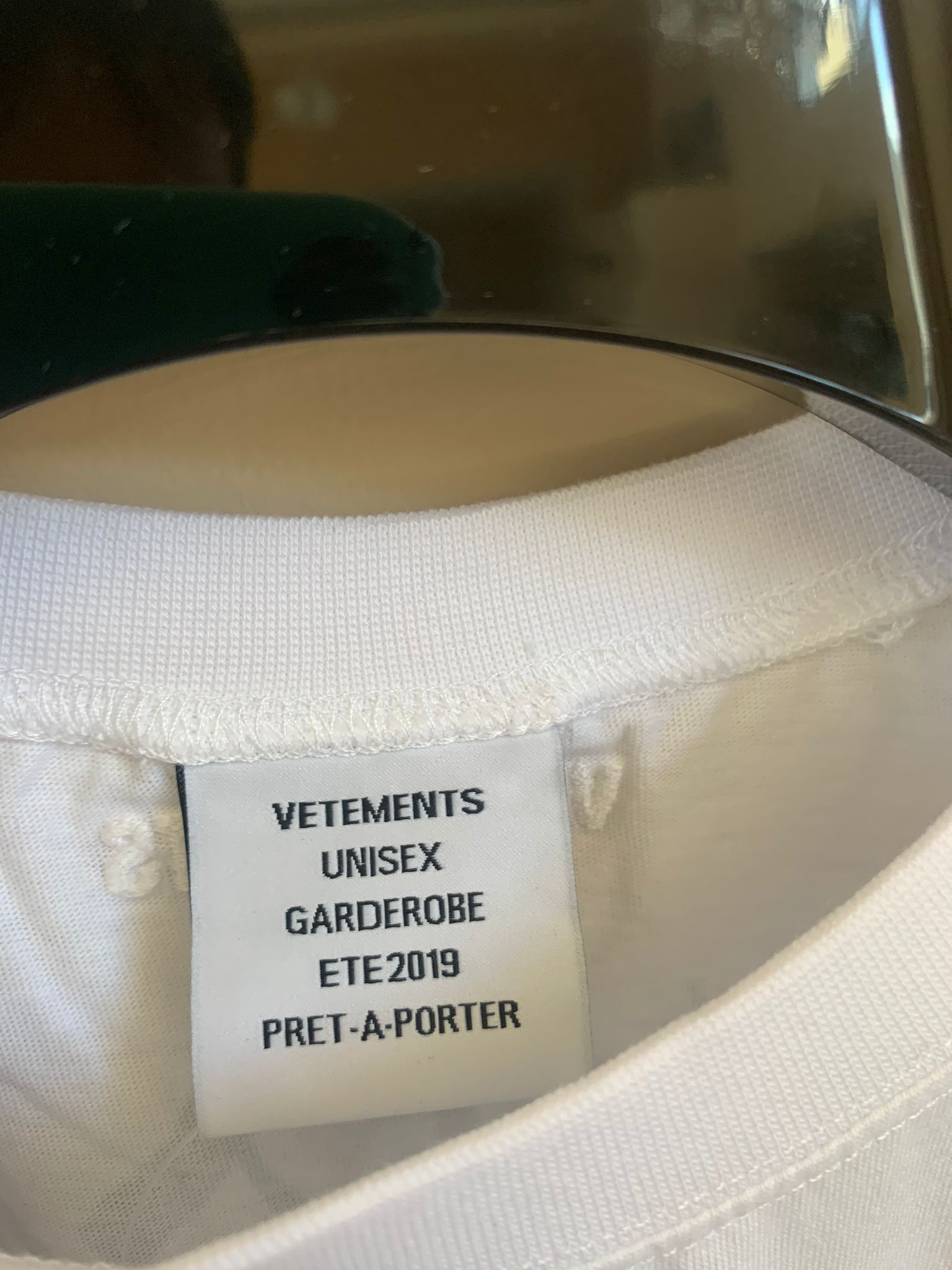 Vetements “DRAGON” Tee in White Size US XS / EU 42 / 0 - 7 Thumbnail