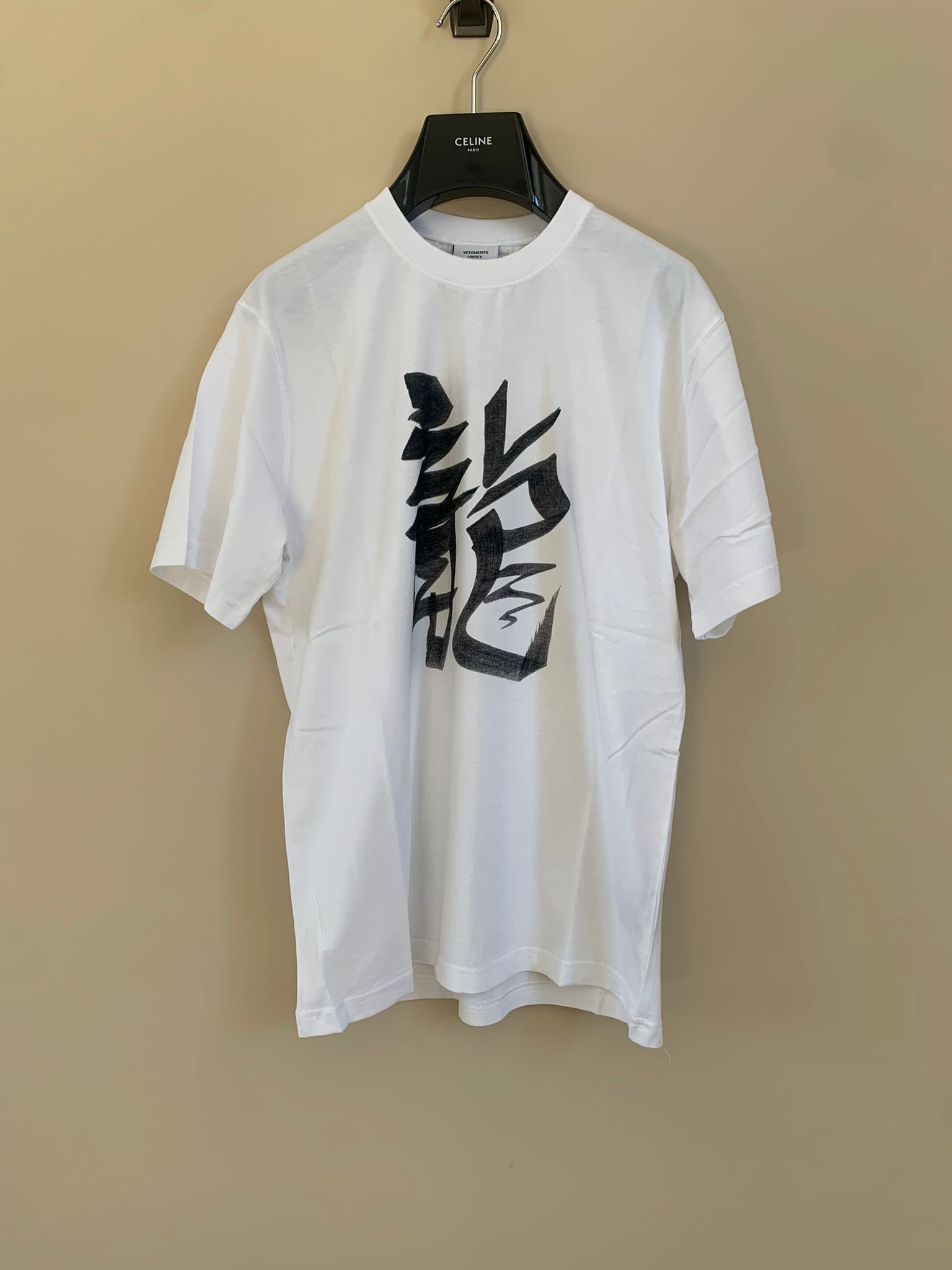 Vetements “DRAGON” Tee in White Size US XS / EU 42 / 0 - 6 Thumbnail