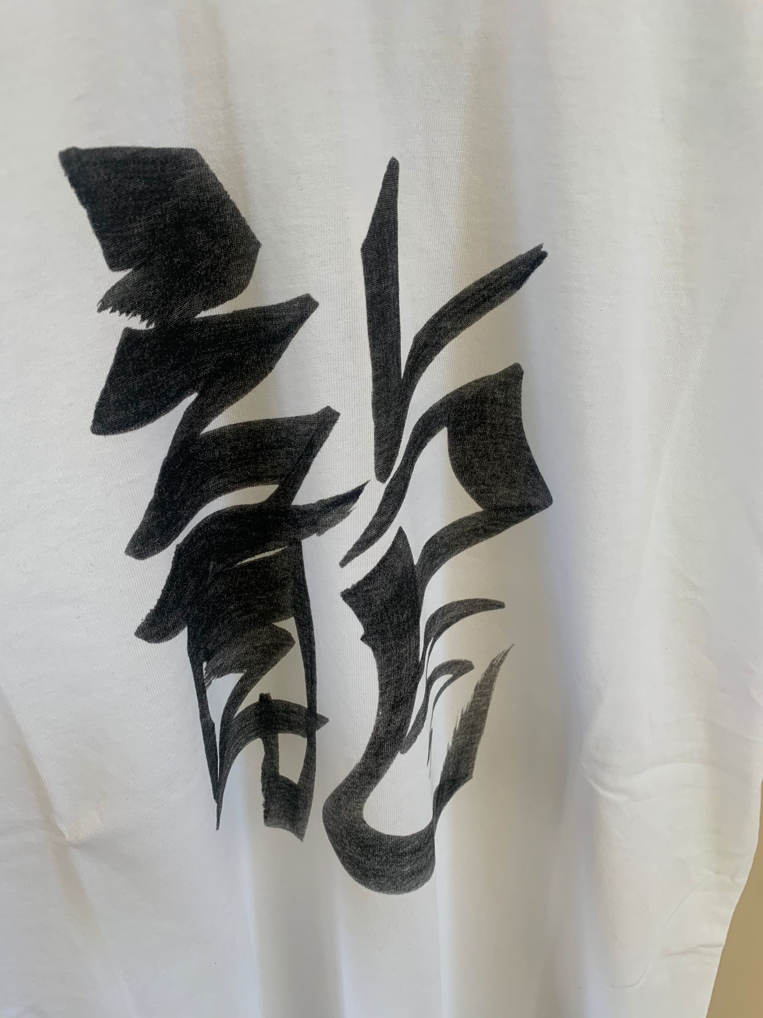 Vetements “DRAGON” Tee in White Size US XS / EU 42 / 0 - 11 Thumbnail