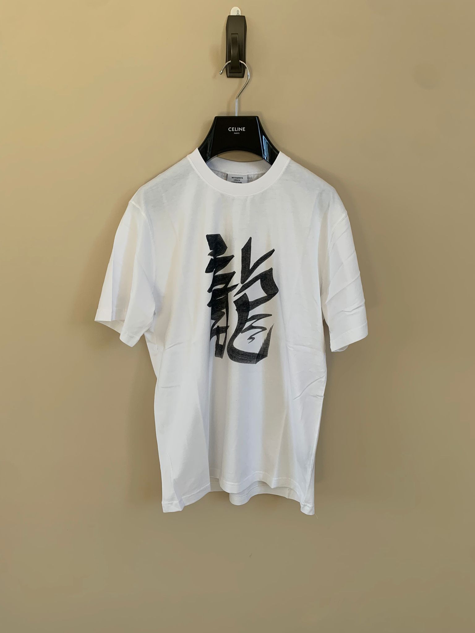 Vetements “DRAGON” Tee in White Size US XS / EU 42 / 0 - 3 Thumbnail