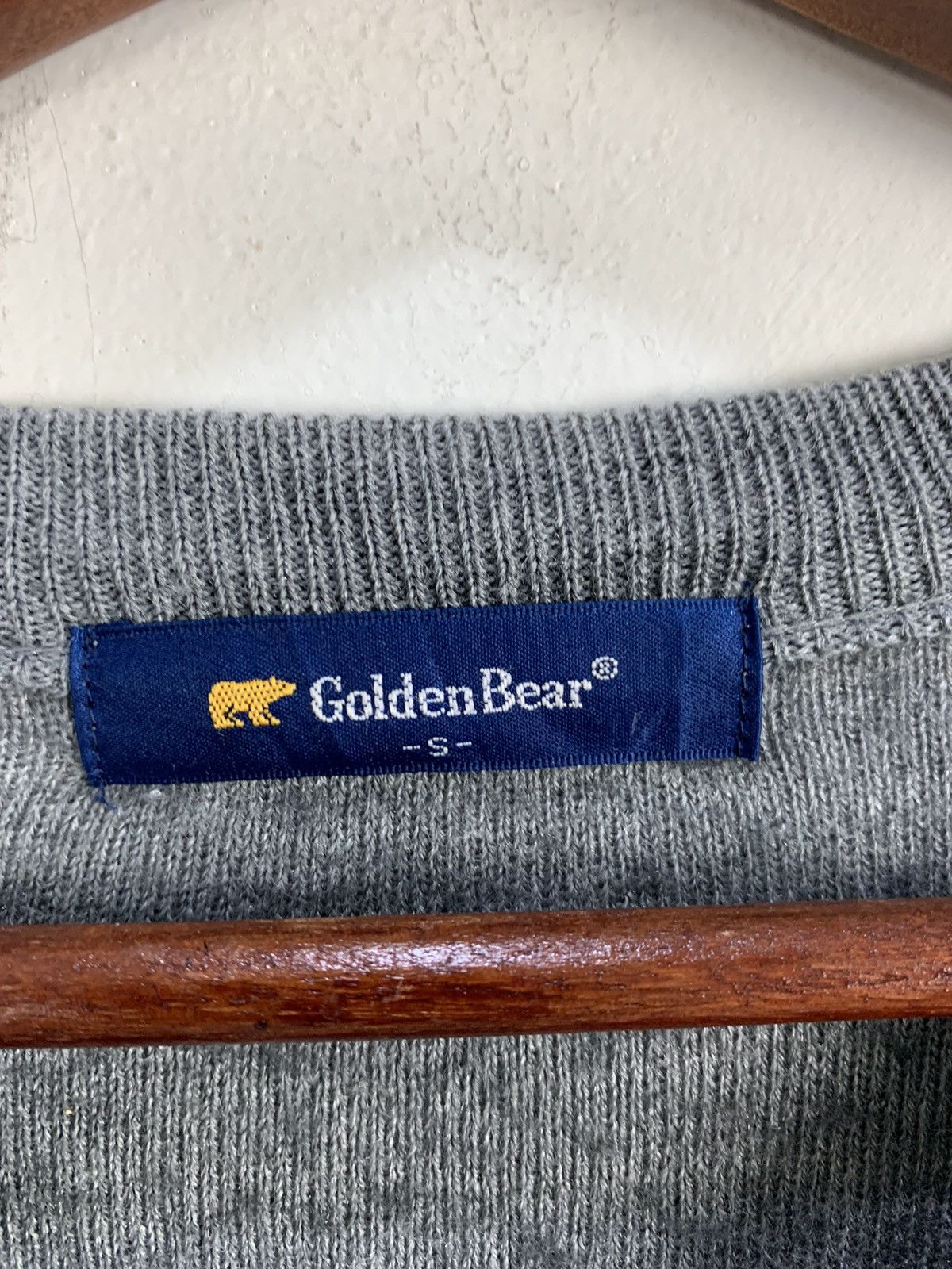 Aran Sweater Market × Designer × Golden Bear GOLDEN BEAR Vintage 90s Embroidery Logo Knit Jumper Sweater Size US S / EU 44-46 / 1 - 14 Thumbnail