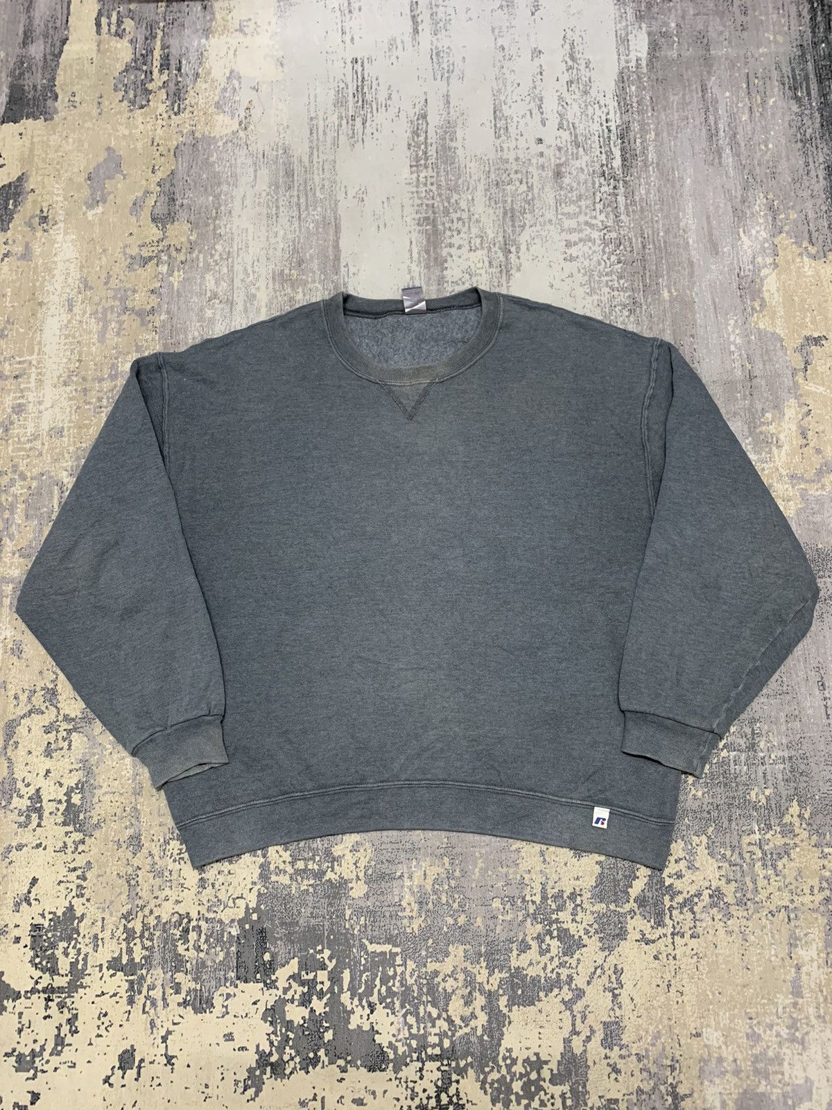 Russell Athletic Vintage 90s Russell Athletic Blank Gray V-Stitch Sweatshirt Size US XL / EU 56 / 4 - 1 Thumbnail