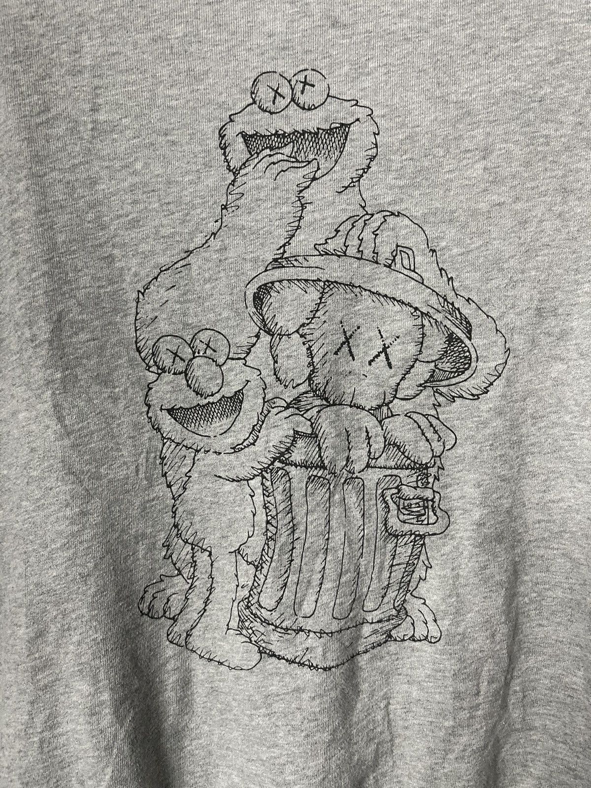 Japanese Brand × Kaws × Uniqlo UNIQLO x KAWS x SESAME STREET CREWNECK SWEARTSHIRT Size US M / EU 48-50 / 2 - 2 Thumbnail