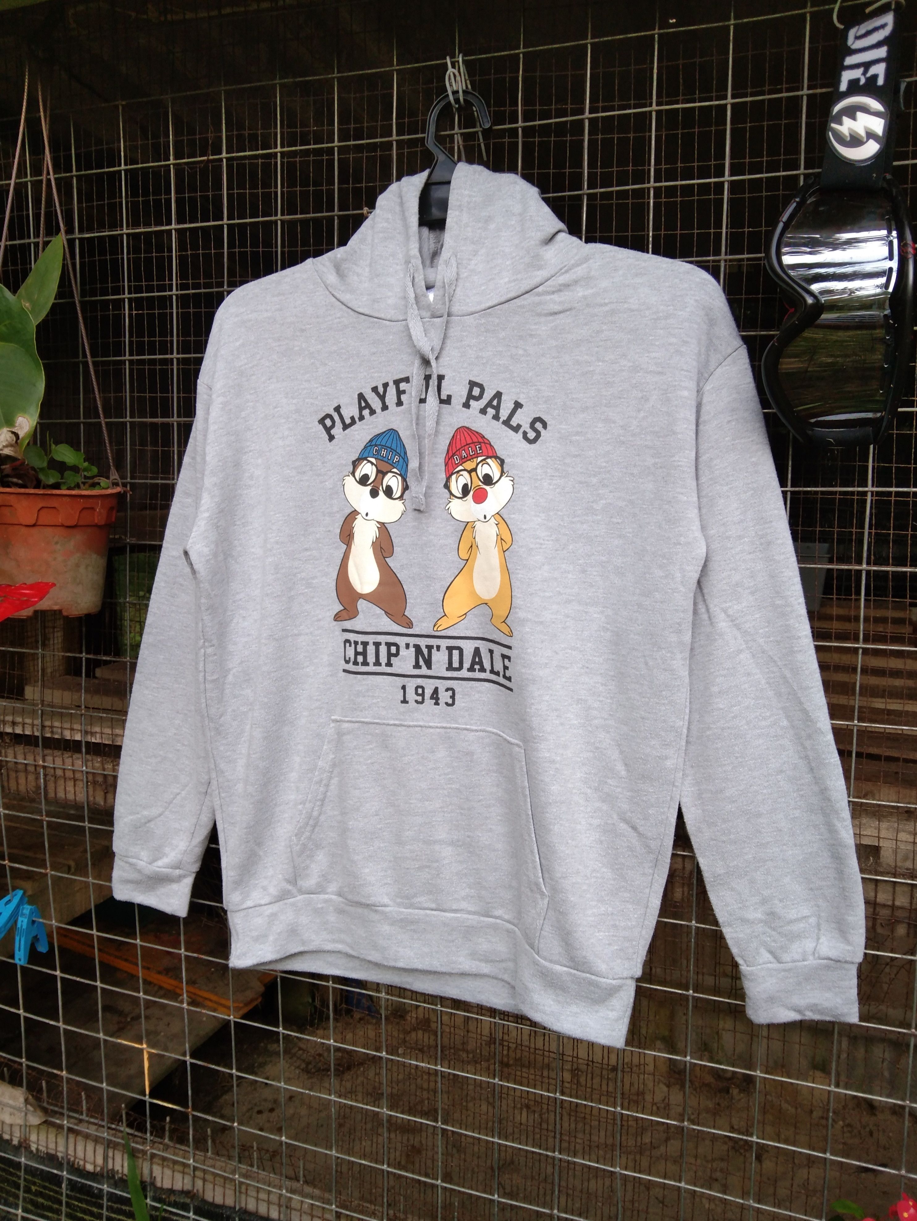 Disney Vintage Chip N Dale Playful Pals hoodie Size US M / EU 48-50 / 2 - 3 Thumbnail