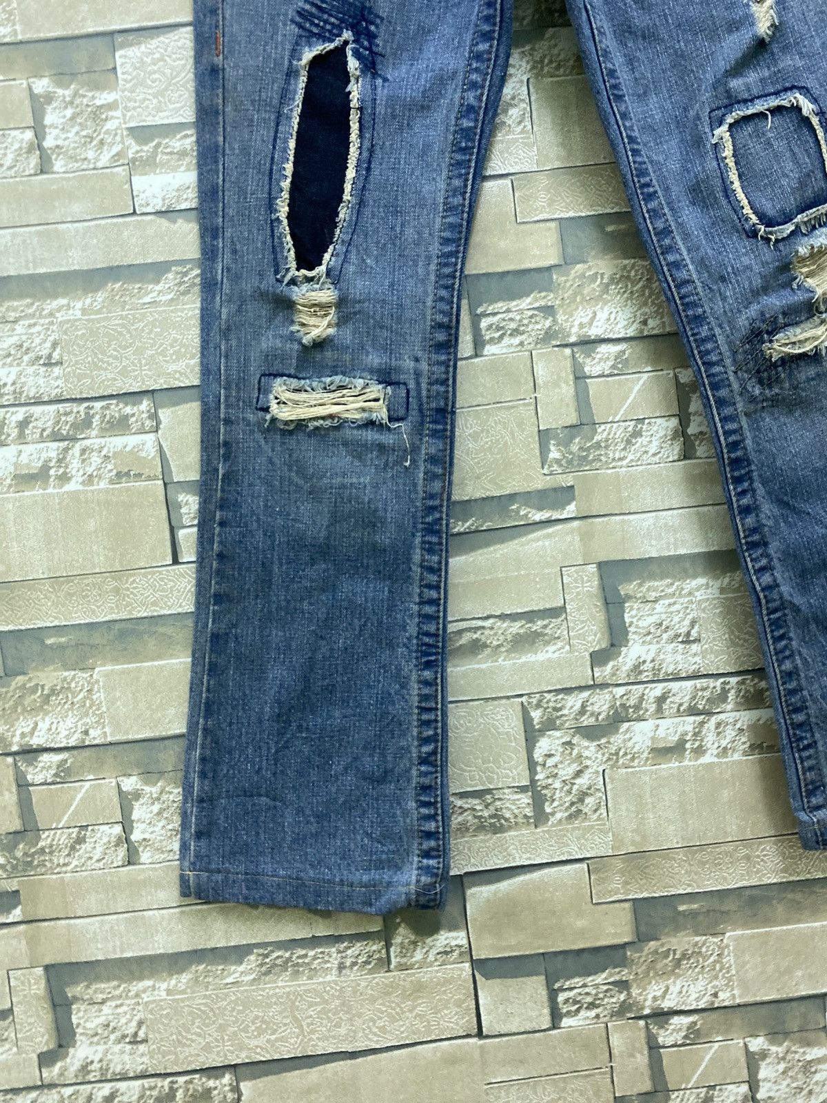 True Religion TRUE RELIGION Jeans Ripped Distressed Low Rise Denim Size US 28 / EU 44 - 7 Thumbnail