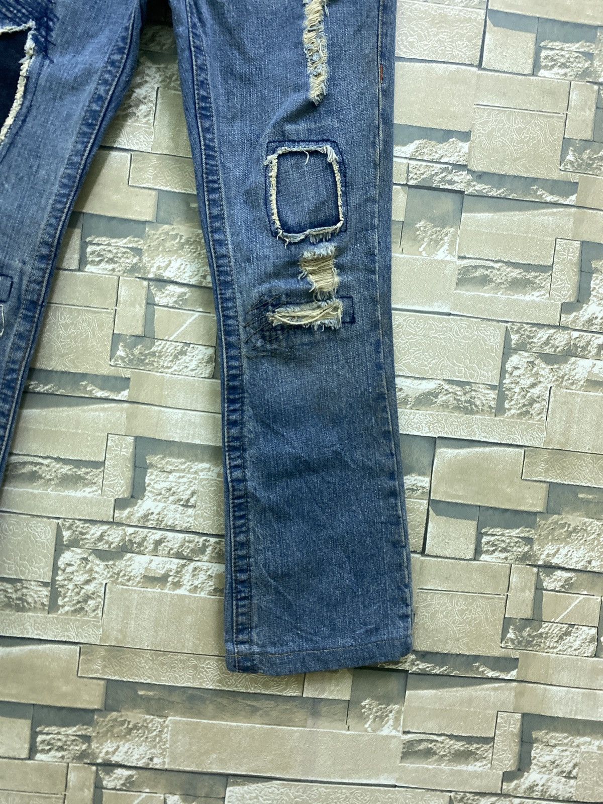 True Religion TRUE RELIGION Jeans Ripped Distressed Low Rise Denim Size US 28 / EU 44 - 6 Thumbnail