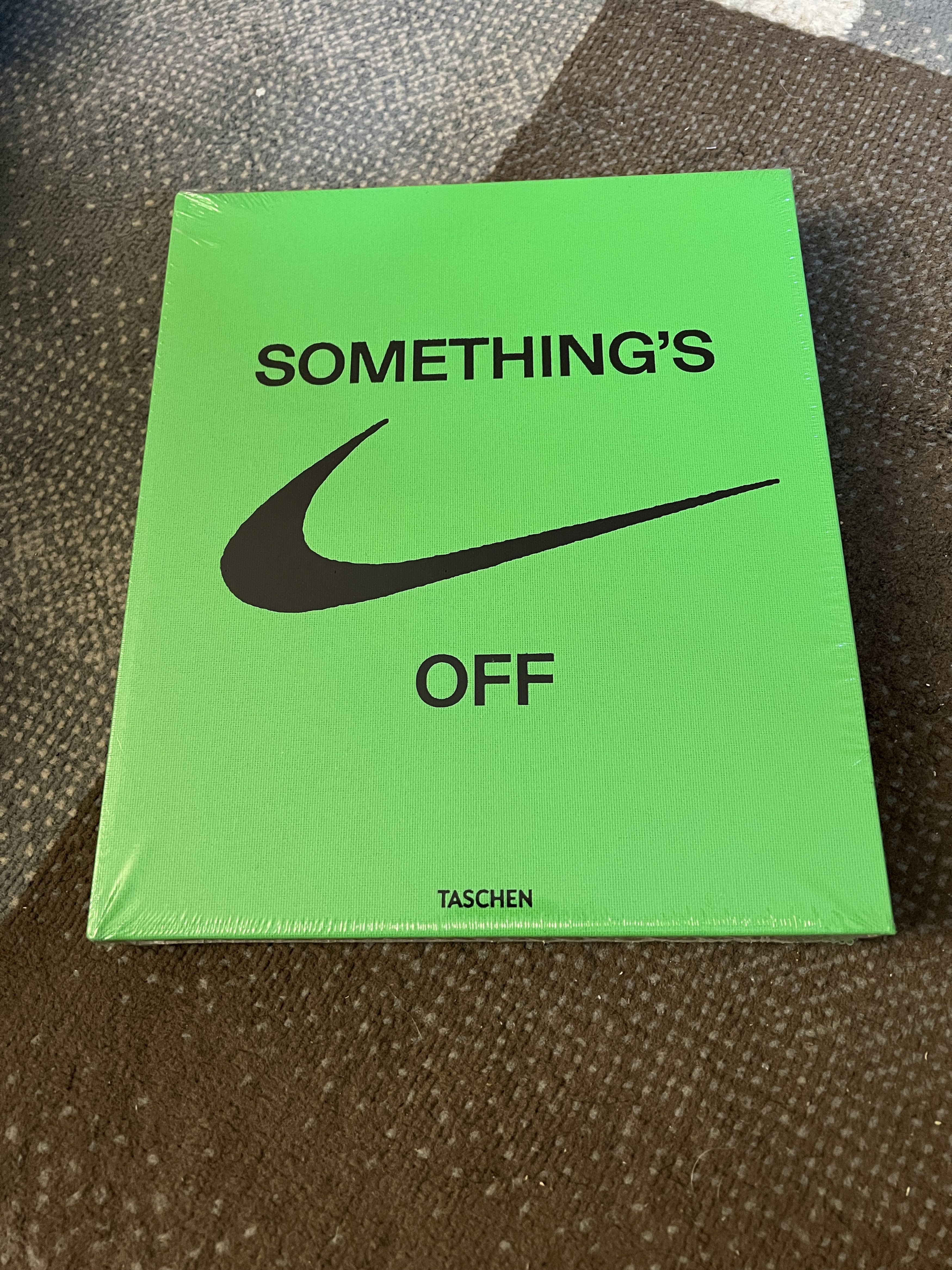 Nike × Virgil Abloh New Virgil Abloh x Nike ICONS The Tens Something's Off Book Size ONE SIZE - 1 Thumbnail