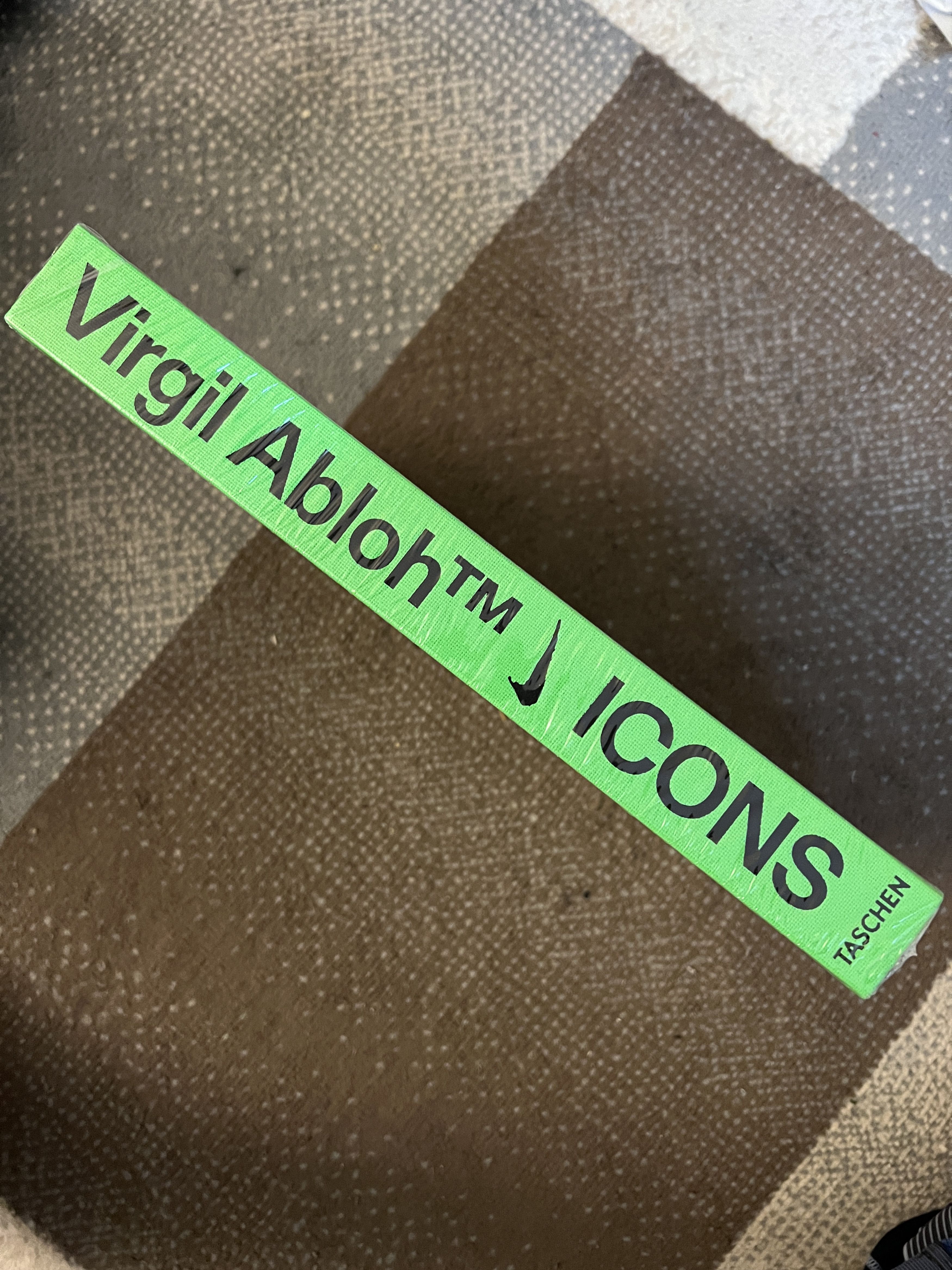 Nike × Virgil Abloh New Virgil Abloh x Nike ICONS The Tens Something's Off Book Size ONE SIZE - 3 Thumbnail