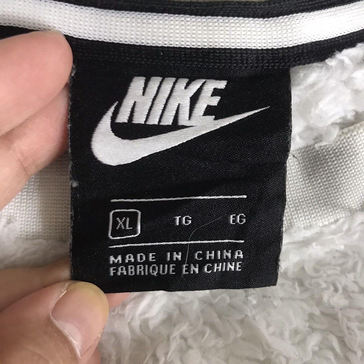 Nike NIKE AIR Big Logo Sherpa Fleece White Sweatshirt Size US XL / EU 56 / 4 - 5 Thumbnail