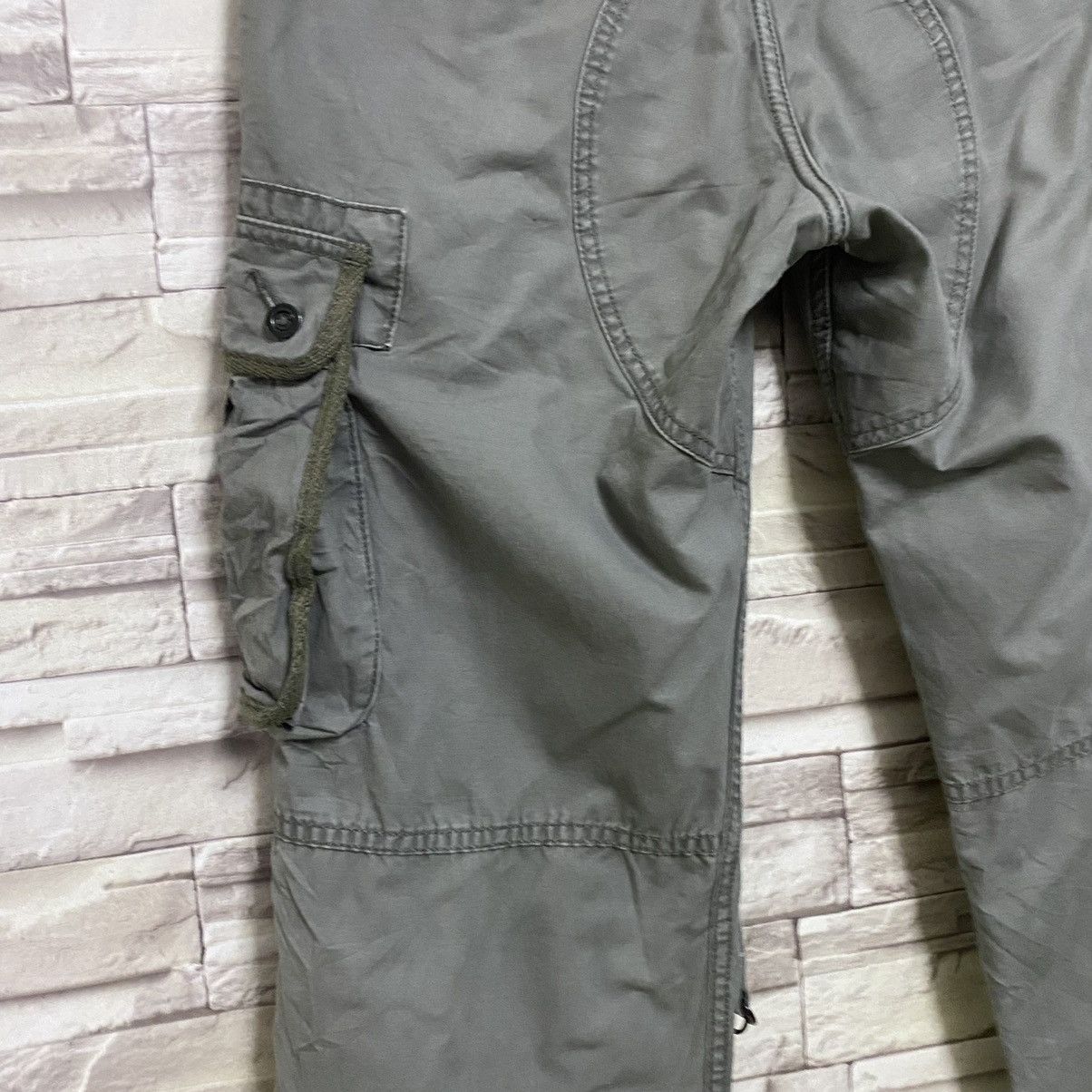 Japanese Brand Japanese Brand Uniqlo 6 Pocket Cargo Pants Size US 30 / EU 46 - 15 Thumbnail