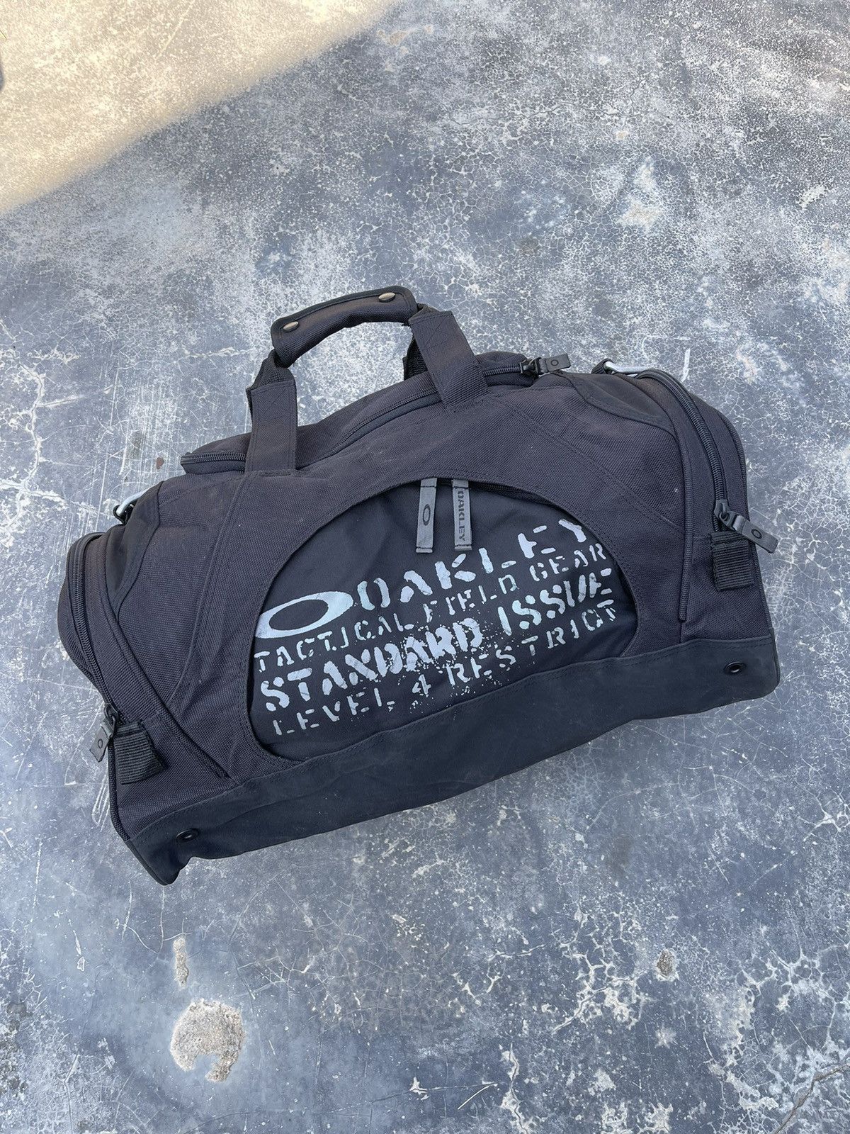 image of Black Oakley Tactical Field Gear Travel Bag, Men's