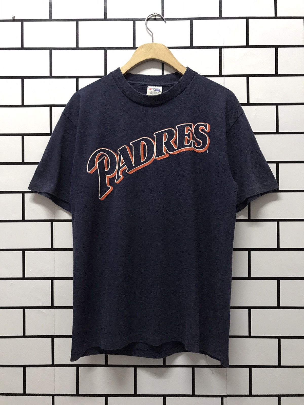 MLB × Vintage Vintage 90’s Majestic Padres single stitch tee Size US M / EU 48-50 / 2 - 1 Thumbnail