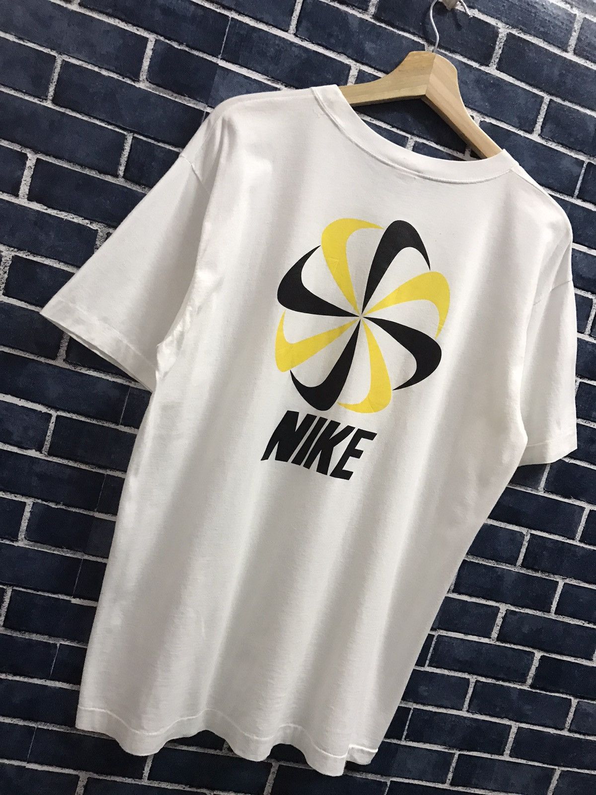 Nike × Vintage Vintage 90’s Nike Pinwheel Back Hint Single Stitch Tshirt Size US M / EU 48-50 / 2 - 4 Thumbnail