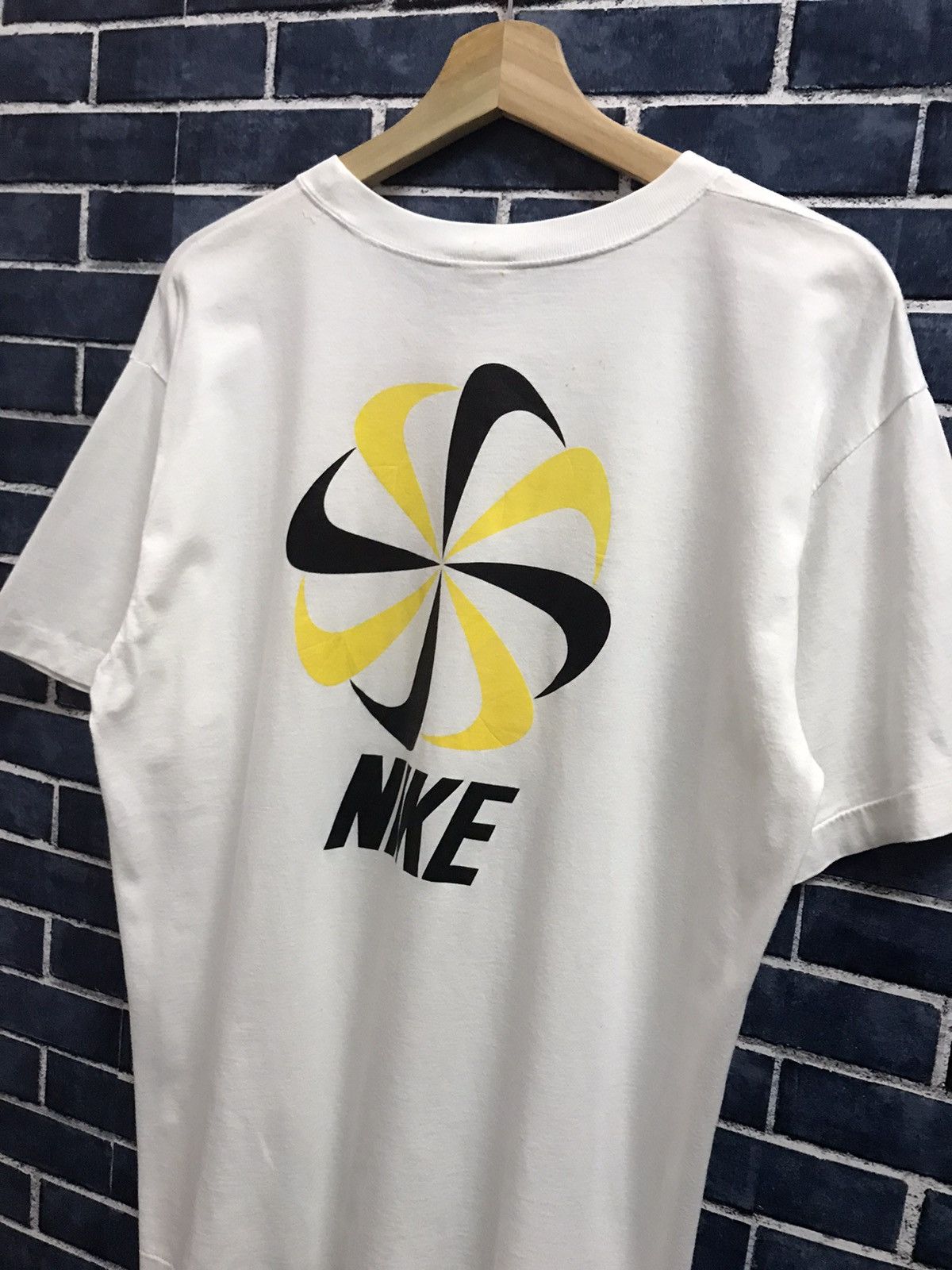 Nike × Vintage Vintage 90’s Nike Pinwheel Back Hint Single Stitch Tshirt Size US M / EU 48-50 / 2 - 6 Thumbnail