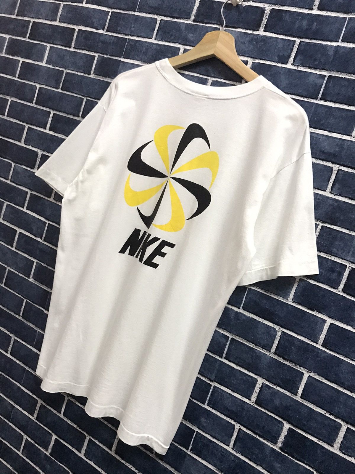 Nike × Vintage Vintage 90’s Nike Pinwheel Back Hint Single Stitch Tshirt Size US M / EU 48-50 / 2 - 3 Thumbnail