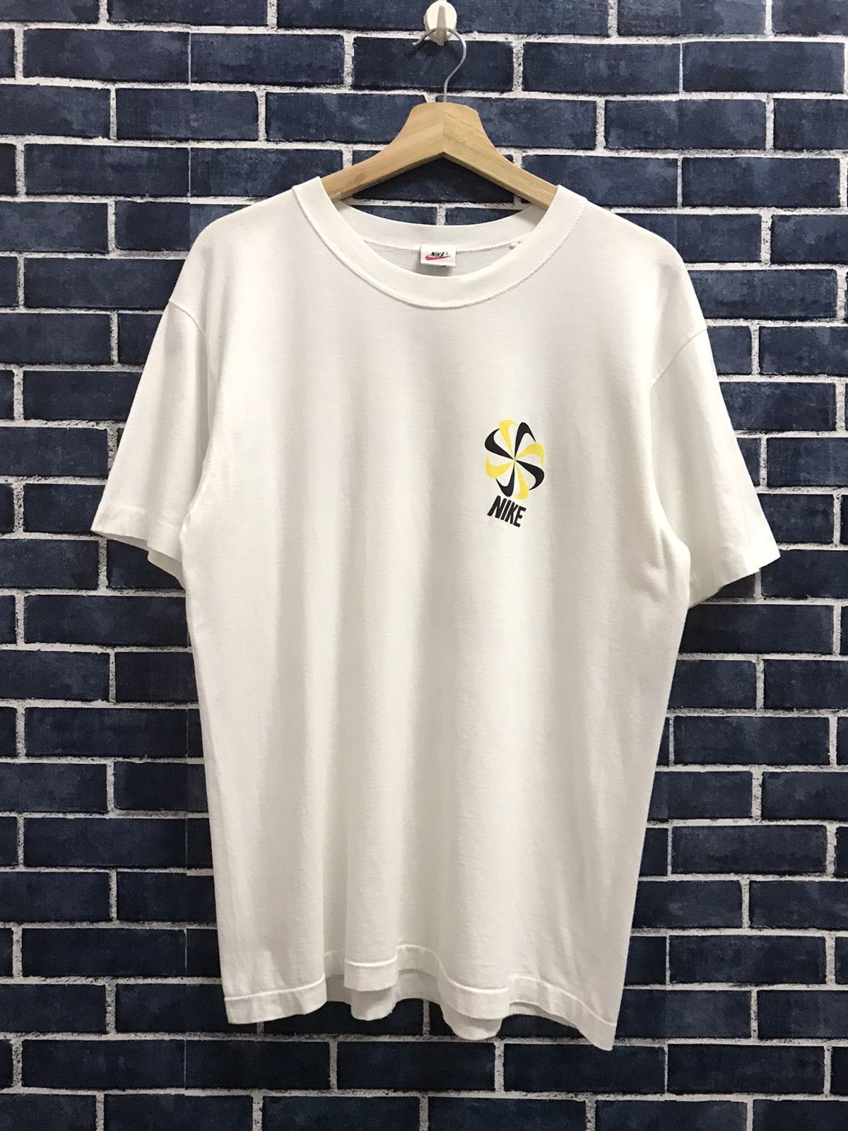 Nike × Vintage Vintage 90’s Nike Pinwheel Back Hint Single Stitch Tshirt Size US M / EU 48-50 / 2 - 2 Thumbnail