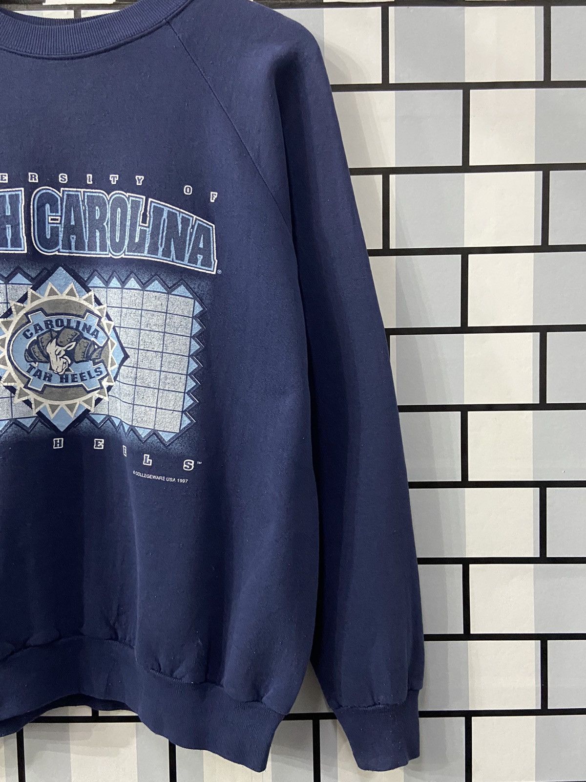 Vintage Vintage 90s University North Carolina Tar Heels Sweatshirt Size US L / EU 52-54 / 3 - 9 Thumbnail