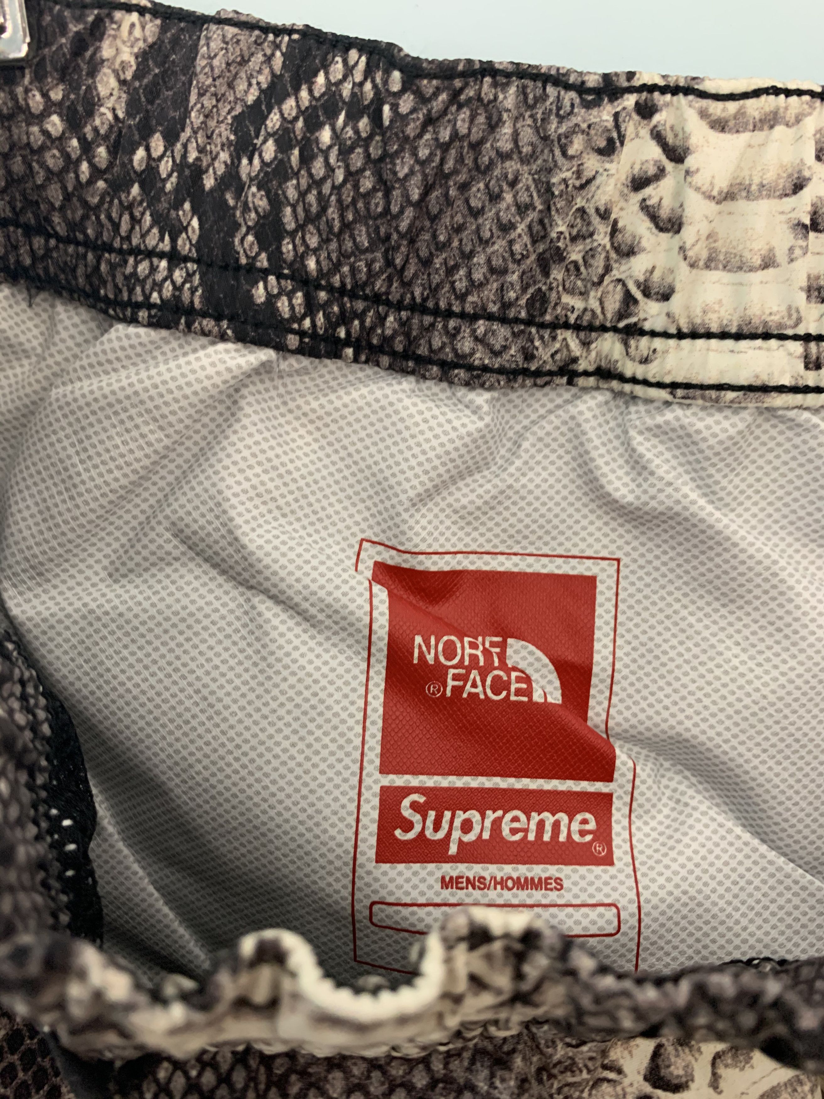 Supreme × The North Face Supreme North Face Snakeskin Taped Seam Pants Black Small Size US 28 / EU 44 - 7 Thumbnail