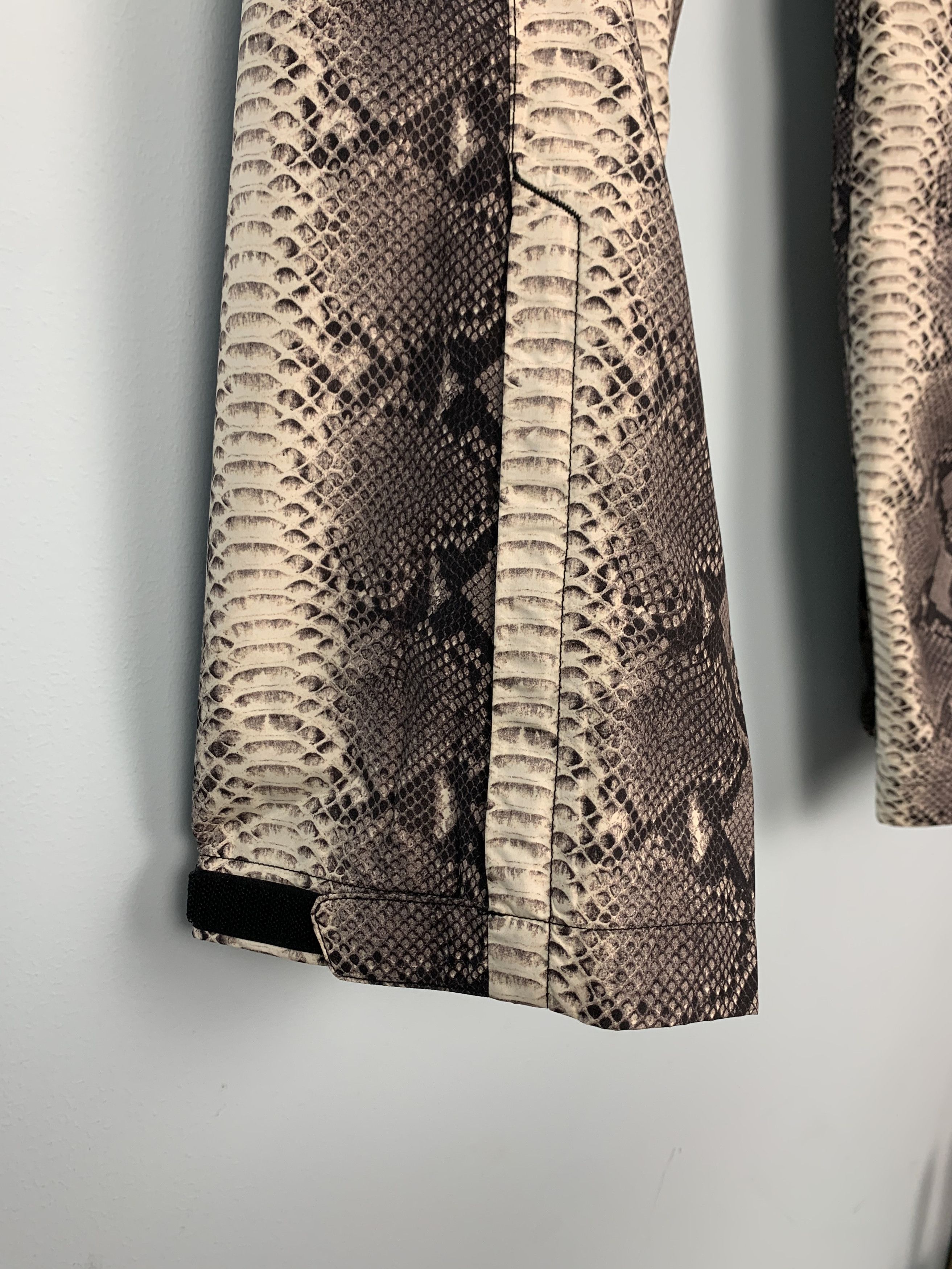 Supreme × The North Face Supreme North Face Snakeskin Taped Seam Pants Black Small Size US 28 / EU 44 - 3 Thumbnail