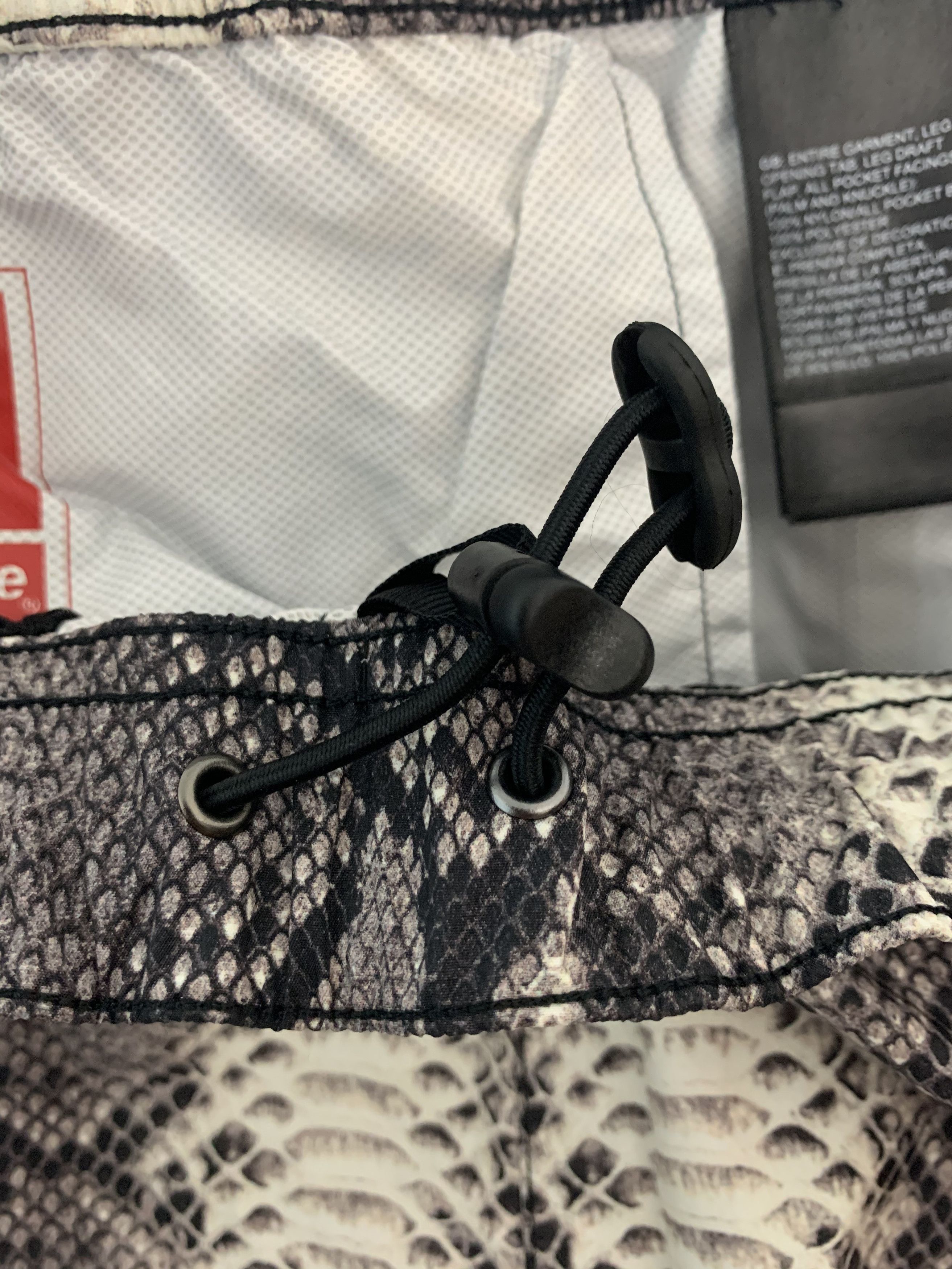 Supreme × The North Face Supreme North Face Snakeskin Taped Seam Pants Black Small Size US 28 / EU 44 - 6 Thumbnail